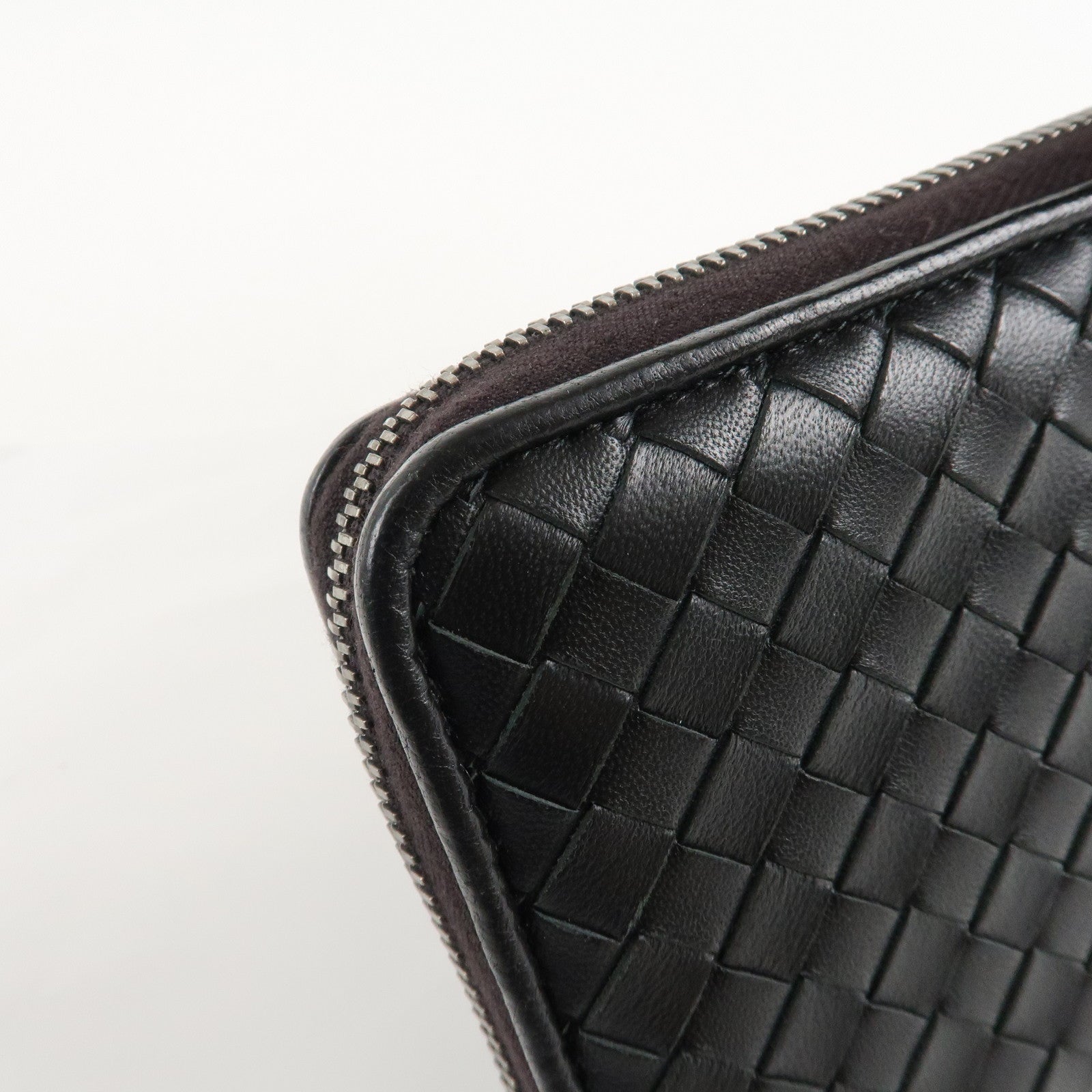 BOTTEGA VENETA Intrecciato Leather Round Fauna Long Wallet