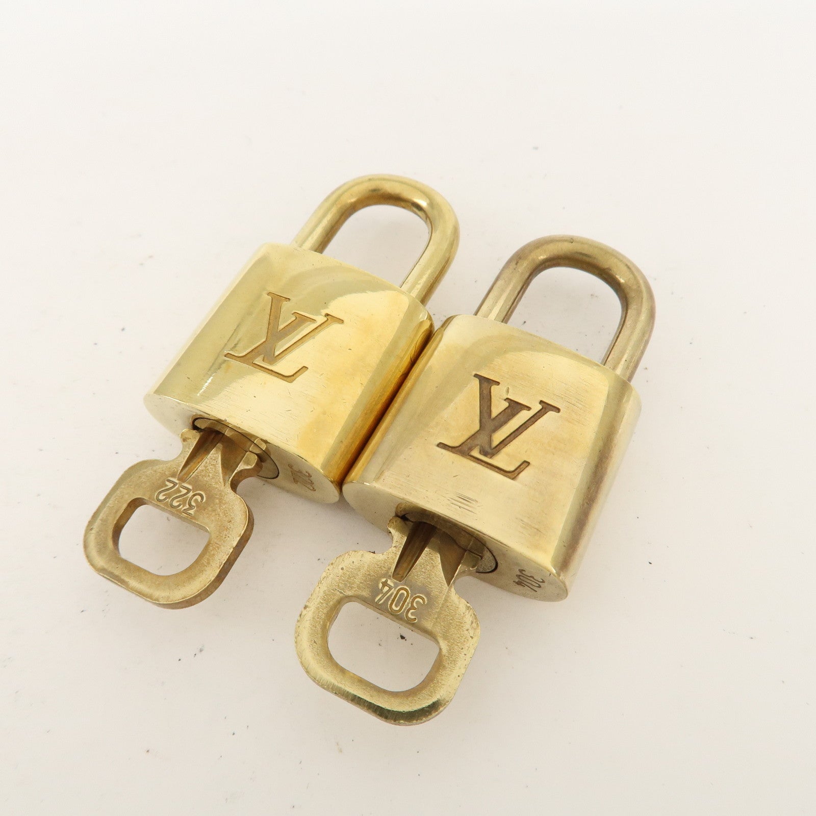 Louis Vuitton Set of 10 Lock 
Key Cadena Key Lock Metal Gold