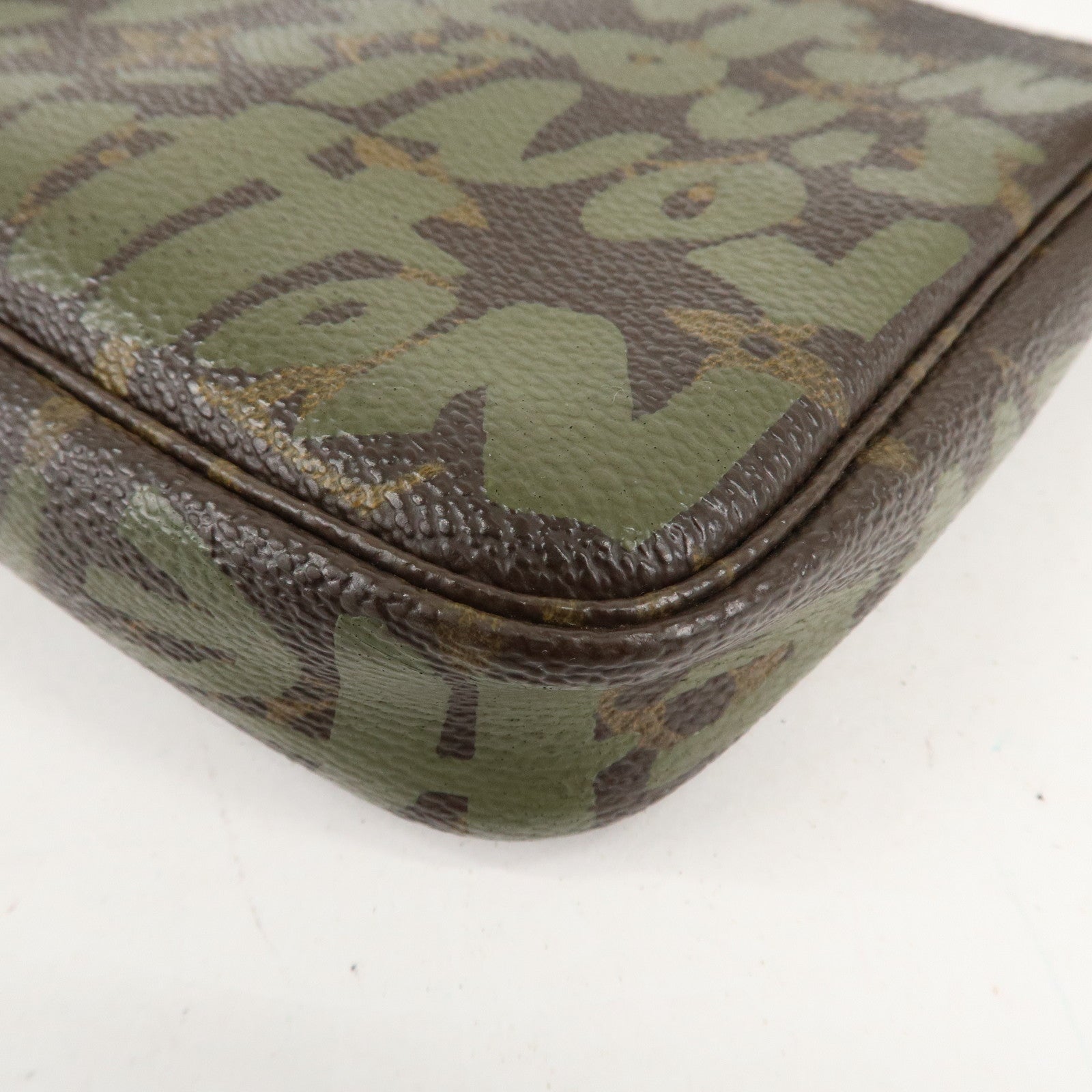 Louis Vuitton Monogram Graffiti Pochette Accessoires M92191 Used