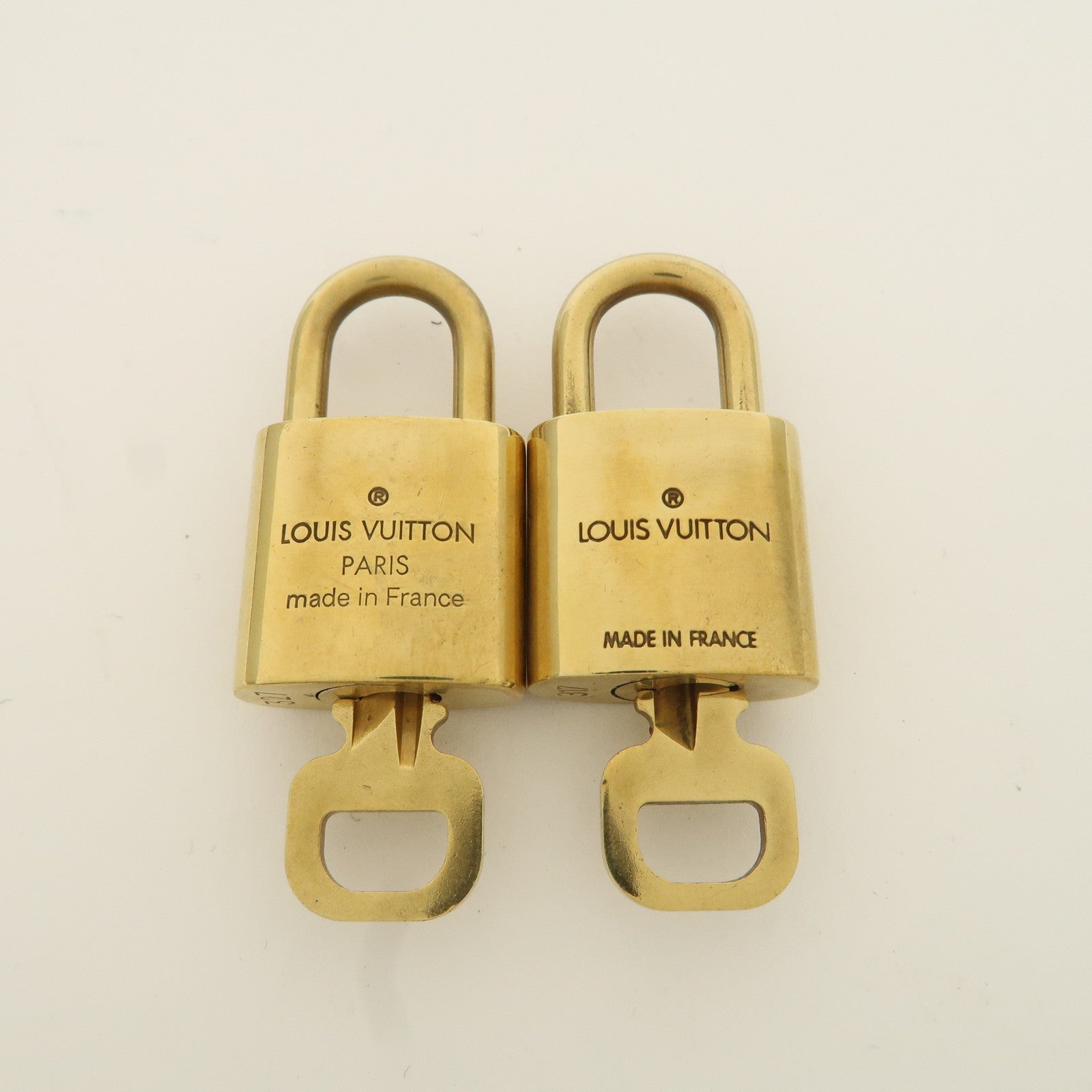 Louis Vuitton Set of 10 Lock 
Key Cadena Key Lock Metal Gold Used