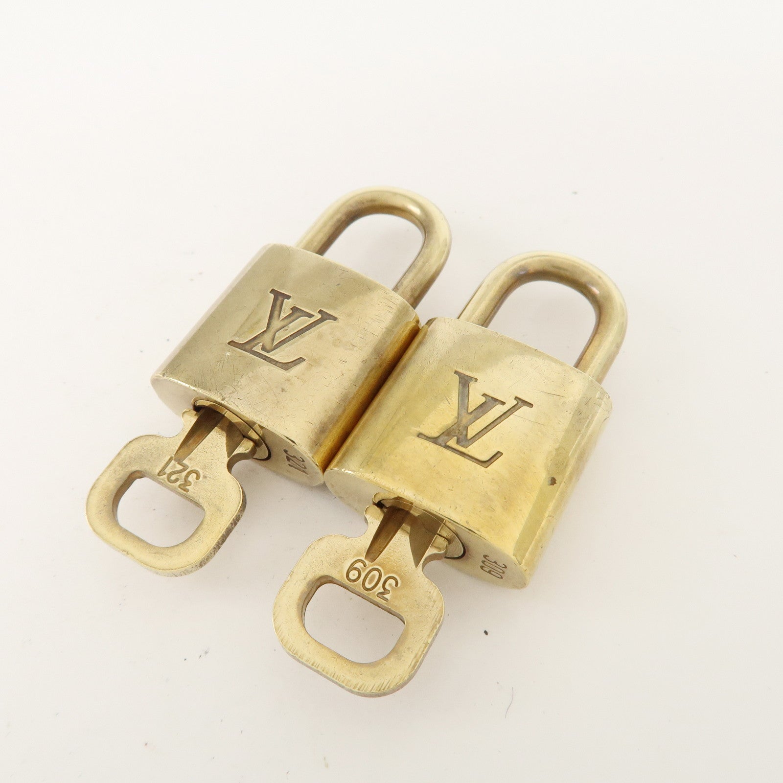 Louis Vuitton Set of 10 Lock 
Key Cadena Key Lock Metal Gold