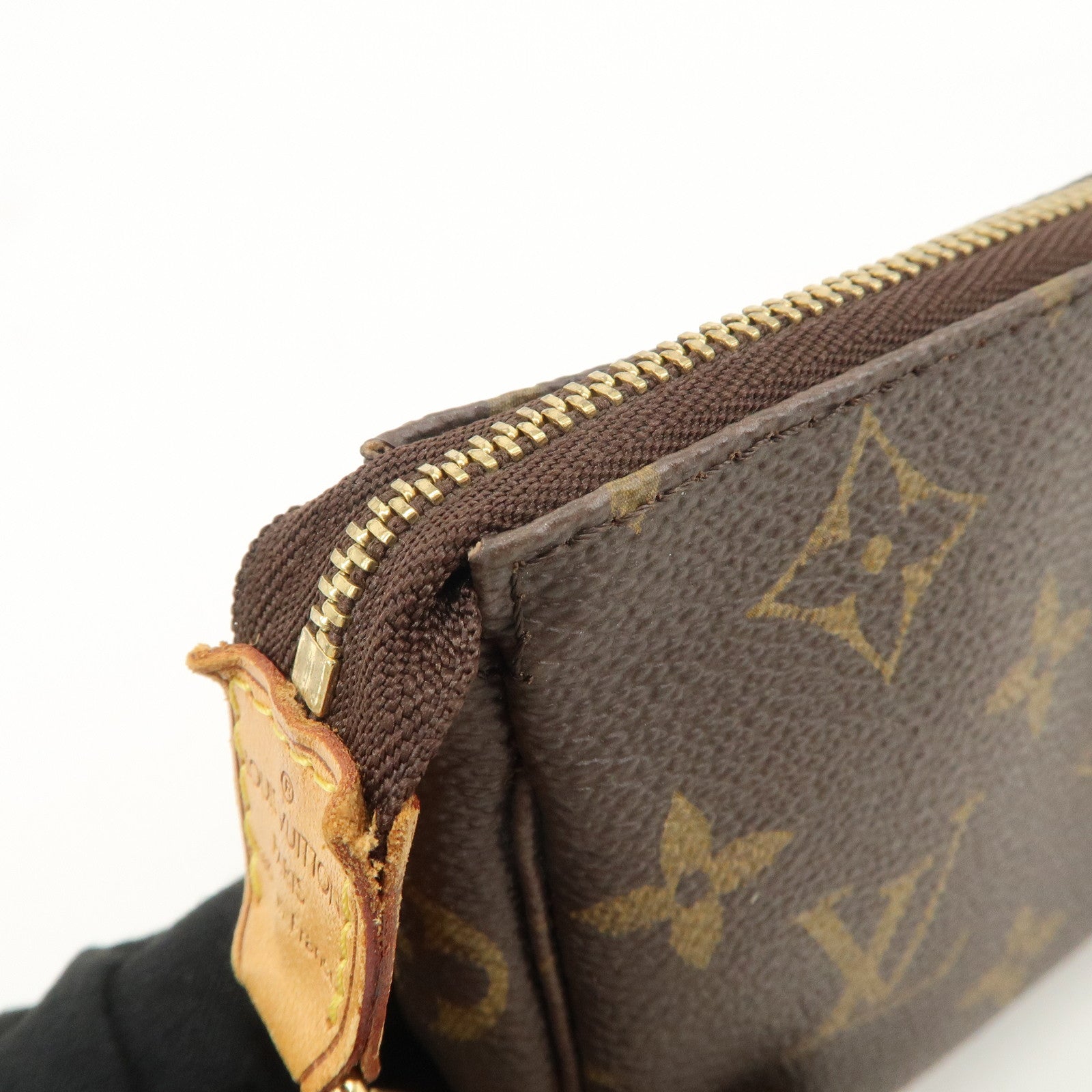 Louis Vuitton Monogram Mini Pochette Accessoires Pouch M58009