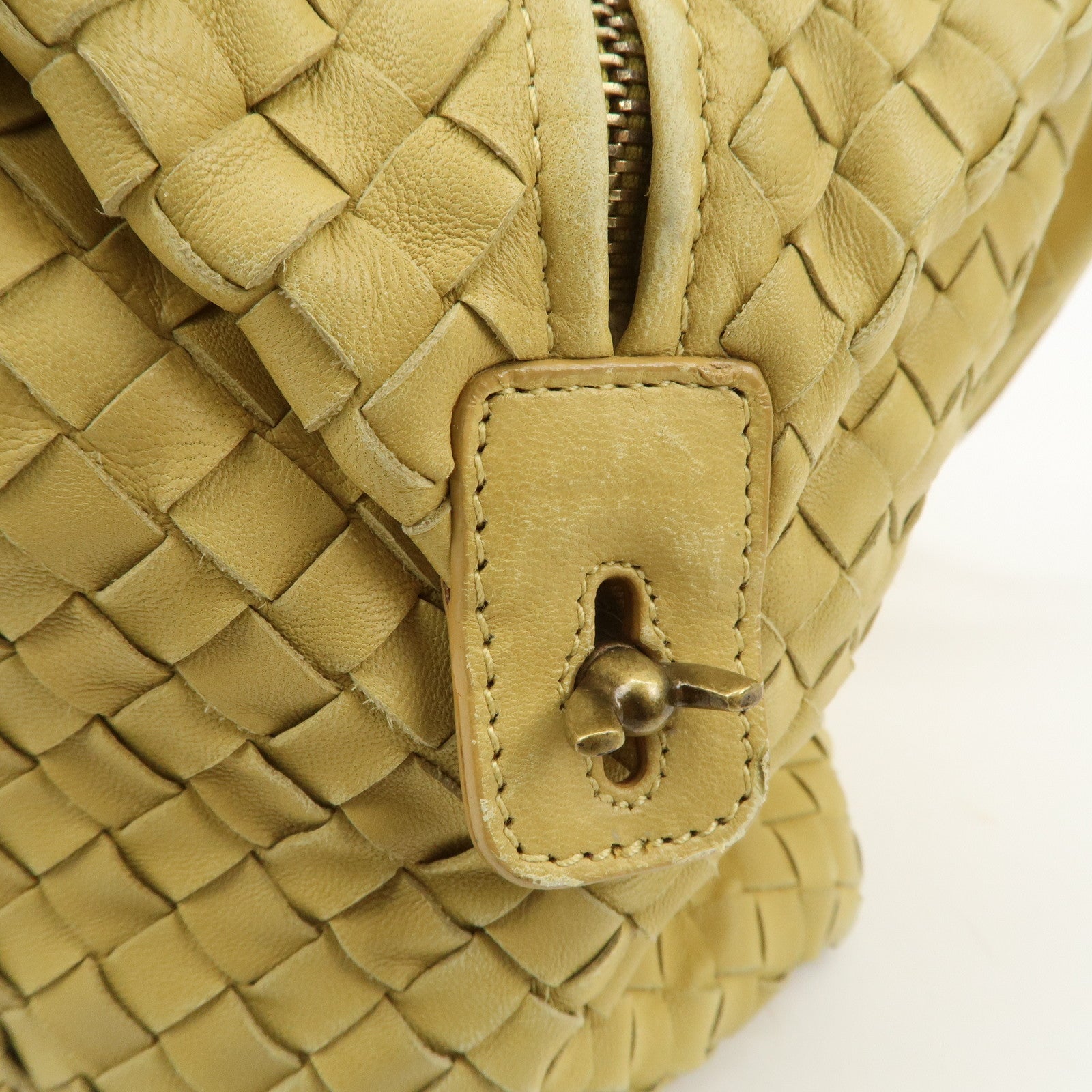 BOTTEGA VENETA Intrecciato Leather Montaigne Boston Bag 173398