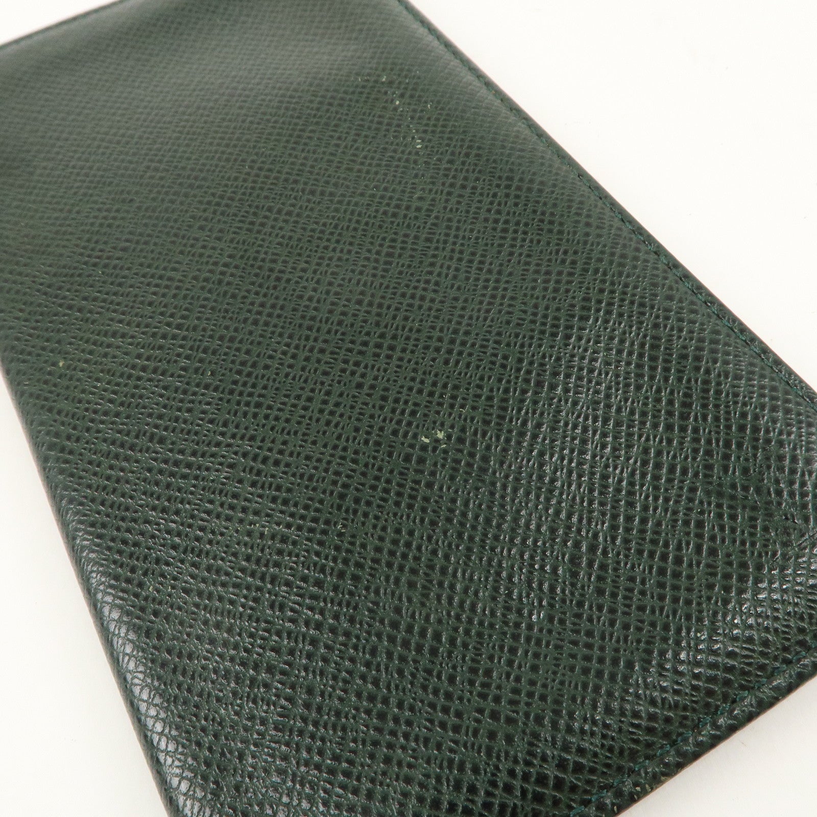 Louis Vuitton Taiga Porte Cartes Credit Bi-fold Wallet M31008