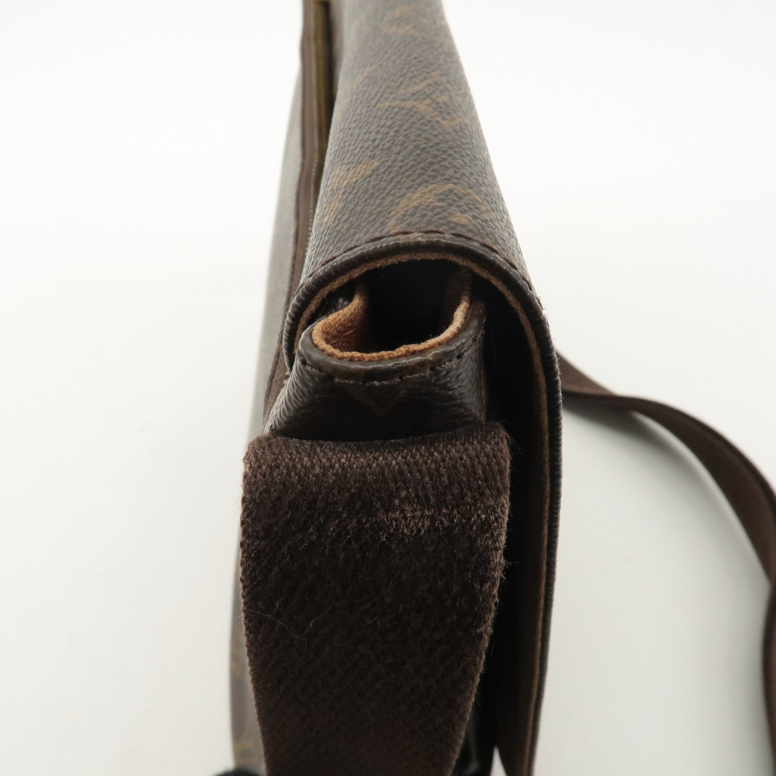 Louis Vuitton Monogram Messenger MM Beaubourg M97038