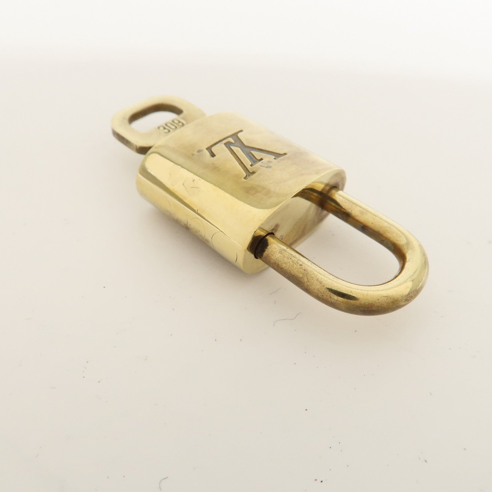 Louis Vuitton Set of 10 Lock 
Key Cadena Key Lock Metal Gold