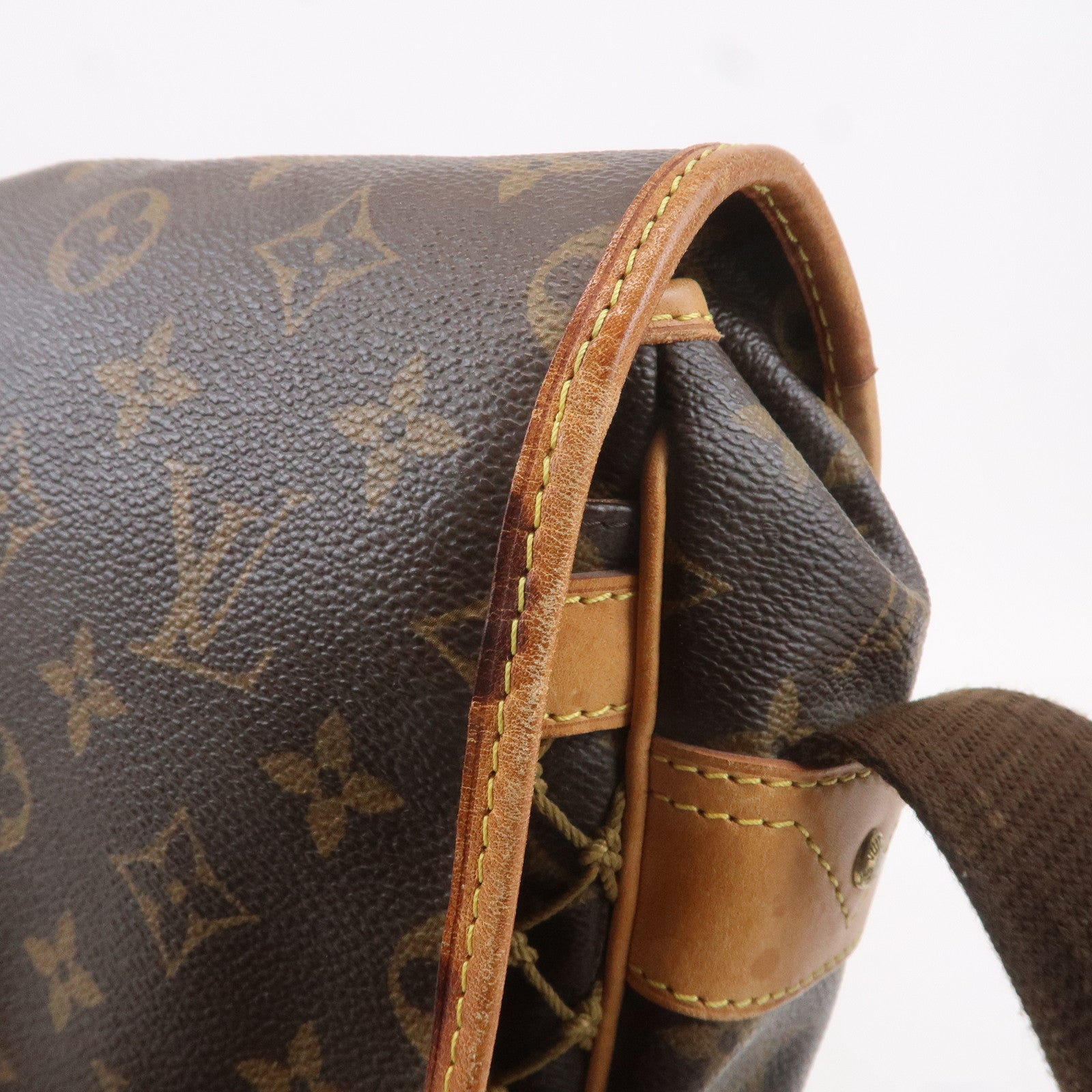 Louis Vuitton Monogram Gongo MM Shoulder Bag Brown M40116