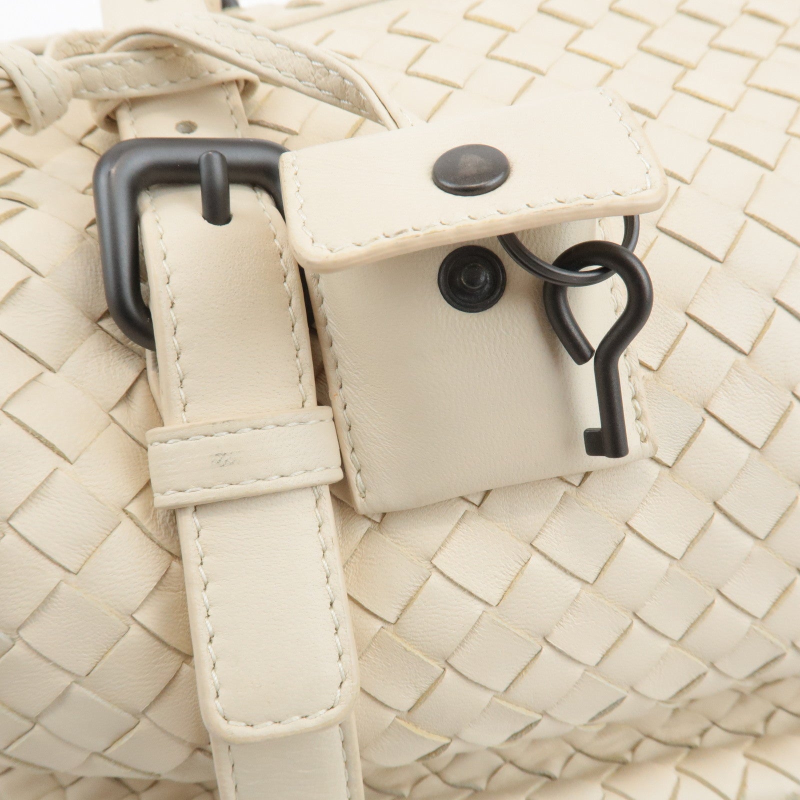 BOTTEGA VENETA Intrecciato Leather Montaigne Boston Bag Ivory