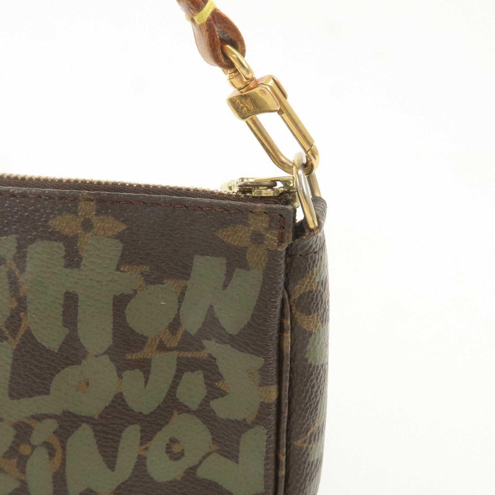 Louis Vuitton Monogram Graffiti Pochette Accessoires M92191