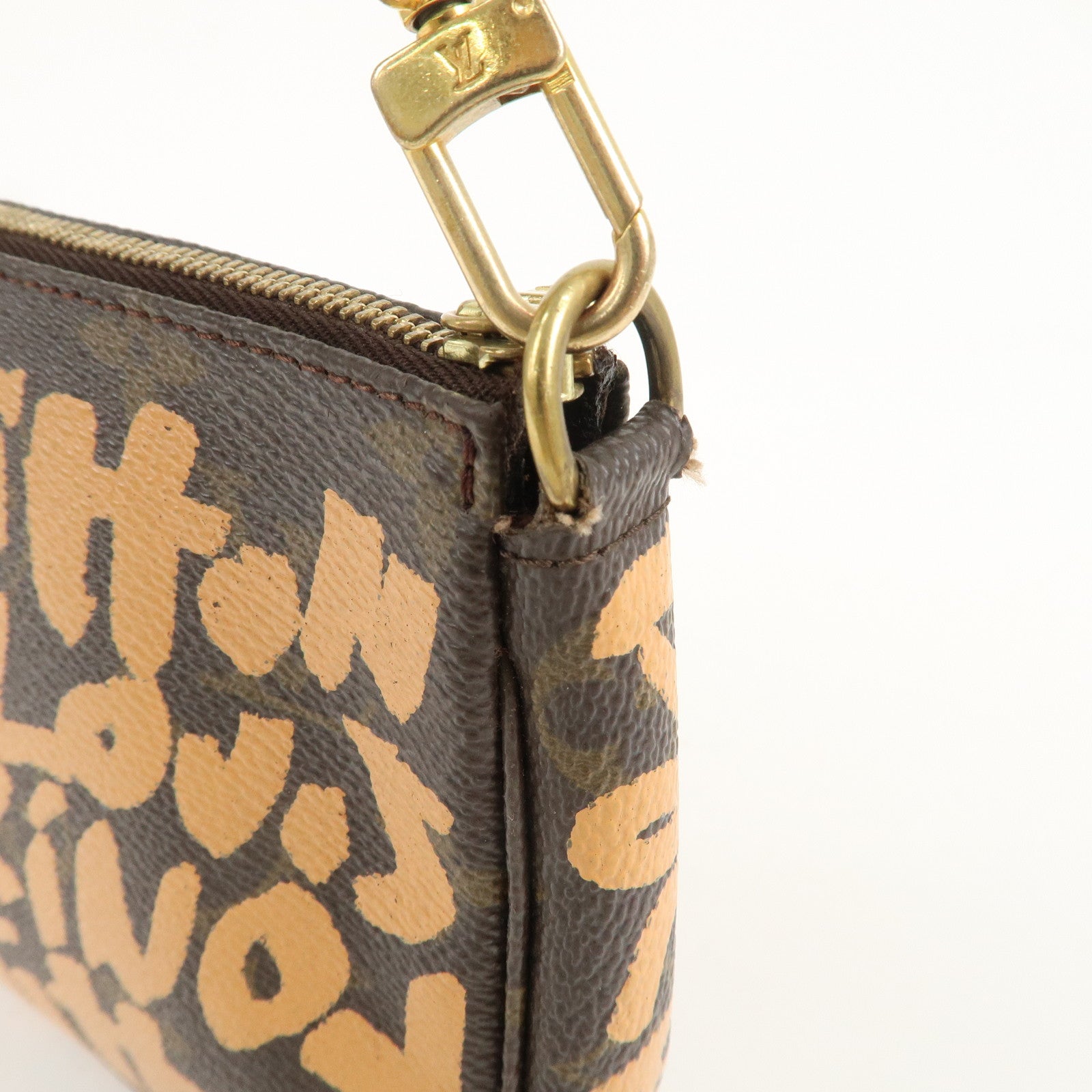 Louis Vuitton Monogram Graffiti Pochette Accessoires M92193