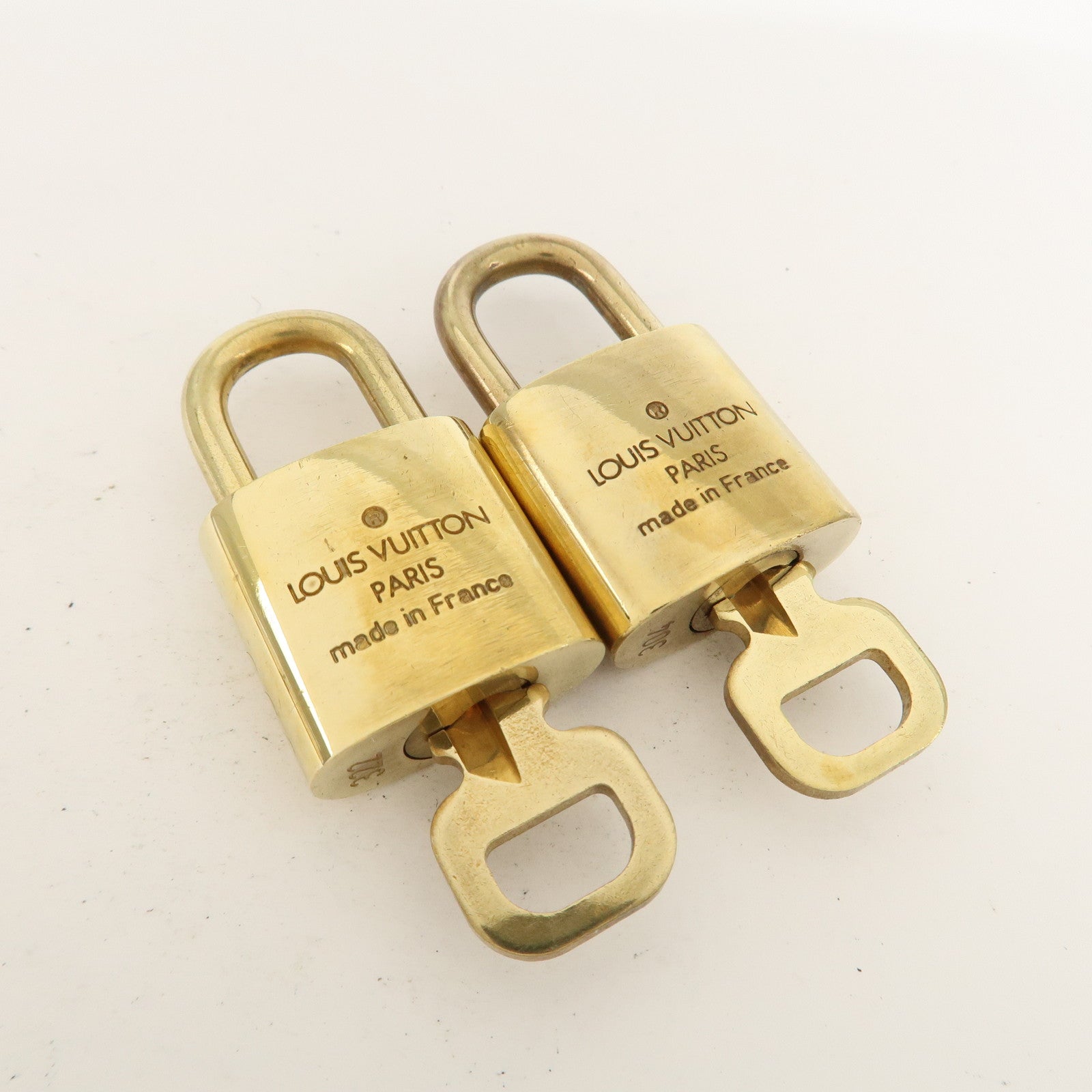 Louis Vuitton Set of 10 Lock 
Key Cadena Key Lock Metal Gold