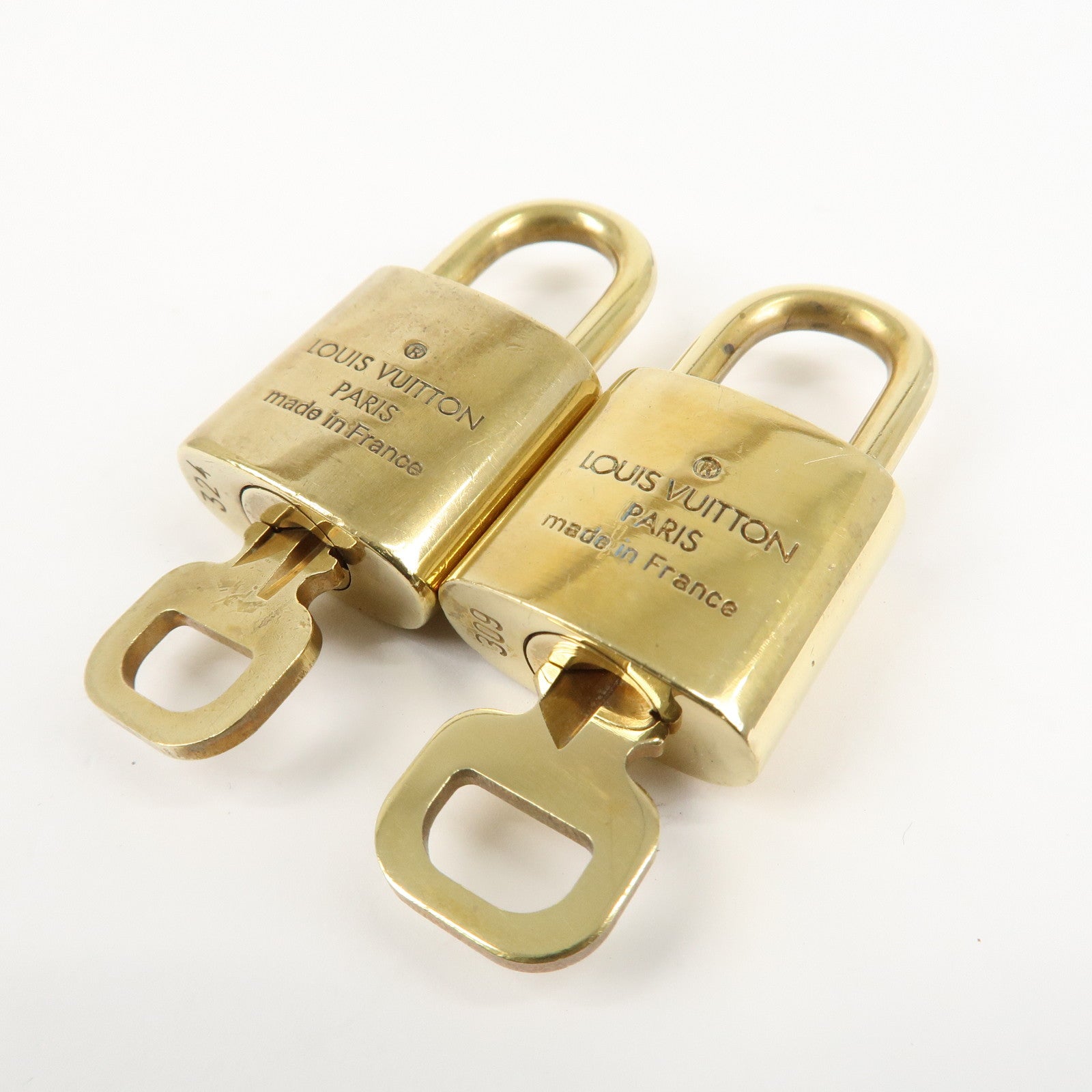 Louis Vuitton Set of 10 Lock 
Key Cadena Key Lock Metal Gold Used