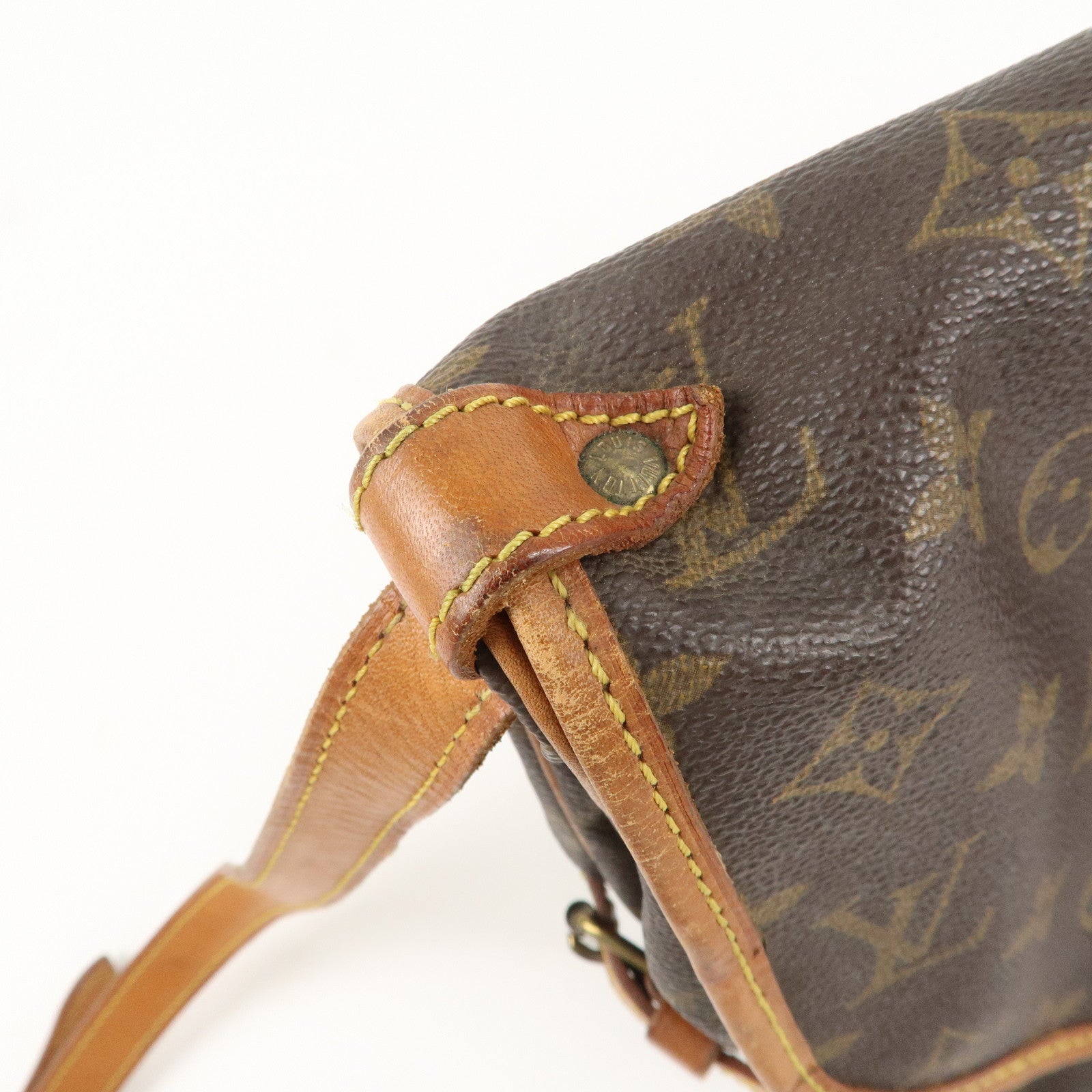 Louis Vuitton Monogram Saumur 30 Crossbody Bag M42256