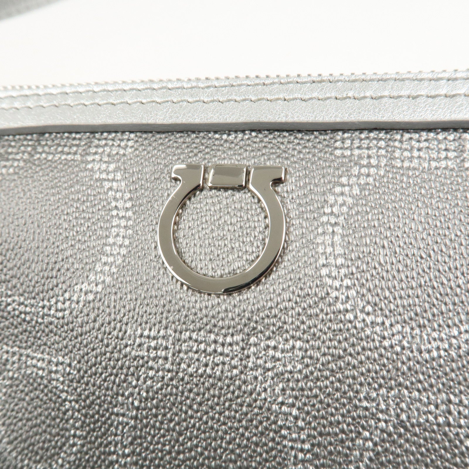 Ferragamo Gancini Leather One Shoulder Bag Silver Silver Hardware Used