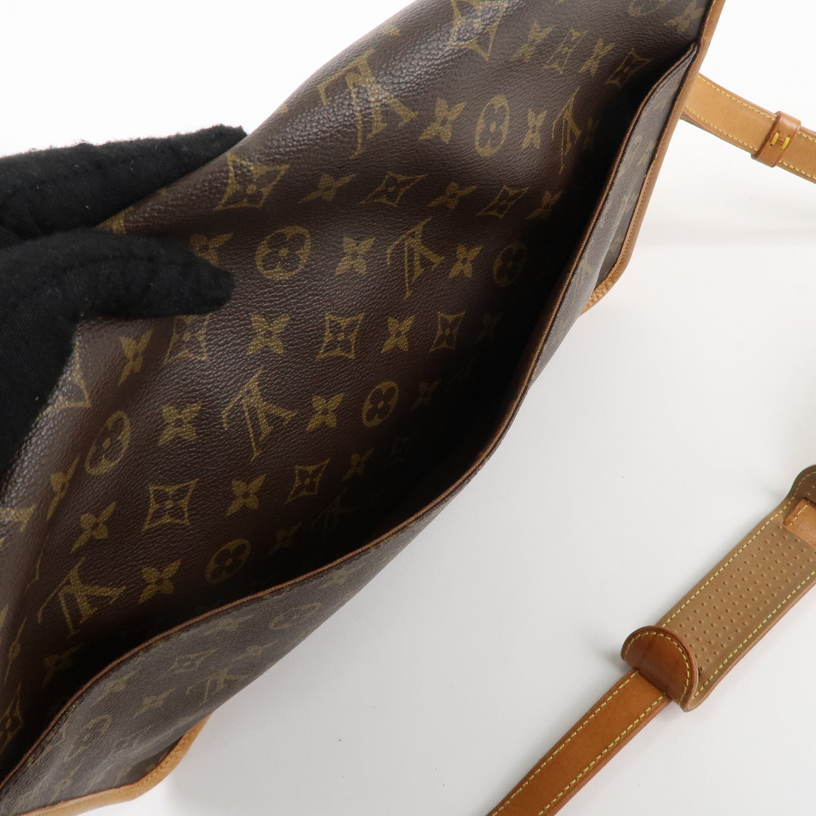 Louis Vuitton Monogram Gibeciere GM Shoulder Bag M42246