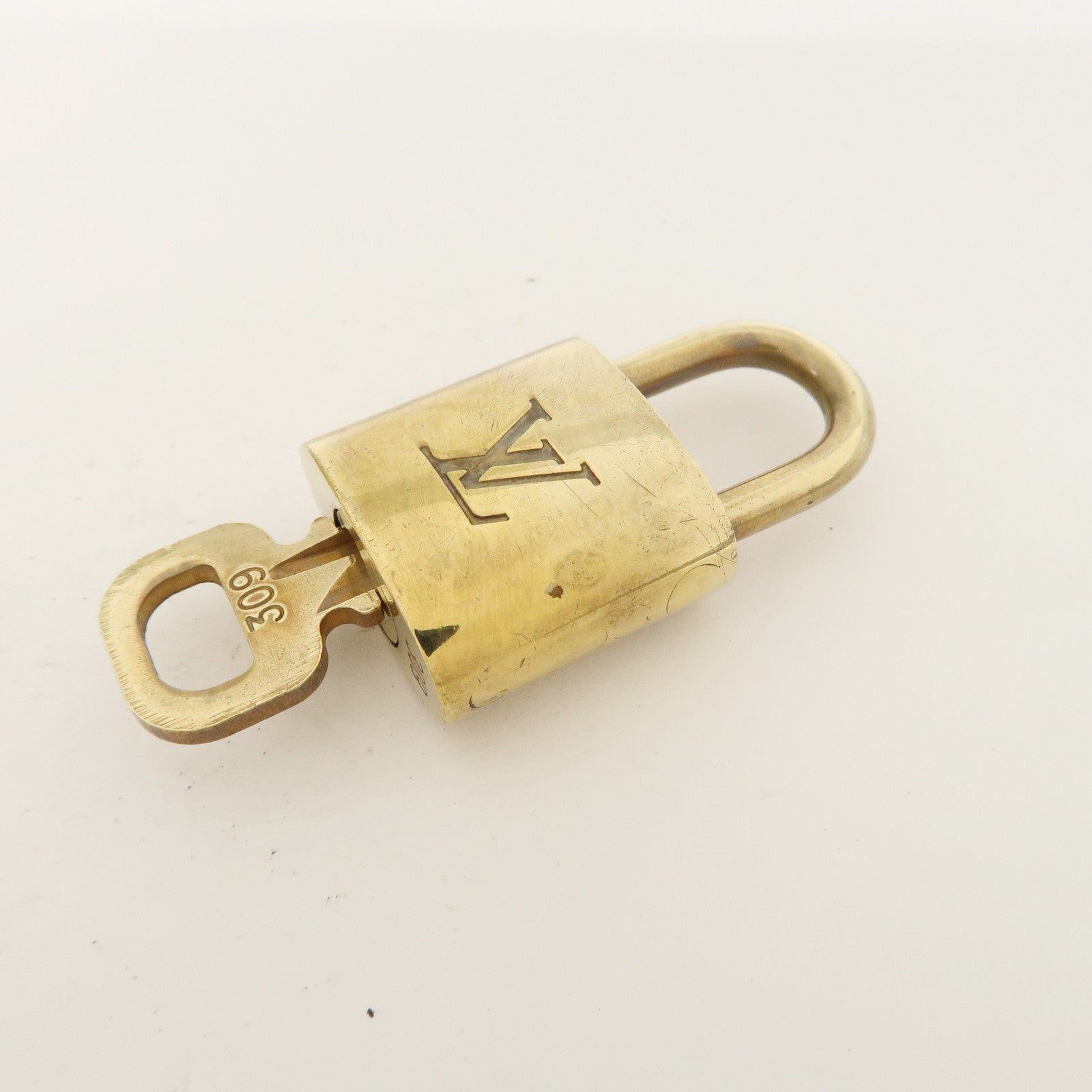 Louis Vuitton Set of 10 Lock 
Key Cadena Key Lock Metal Gold