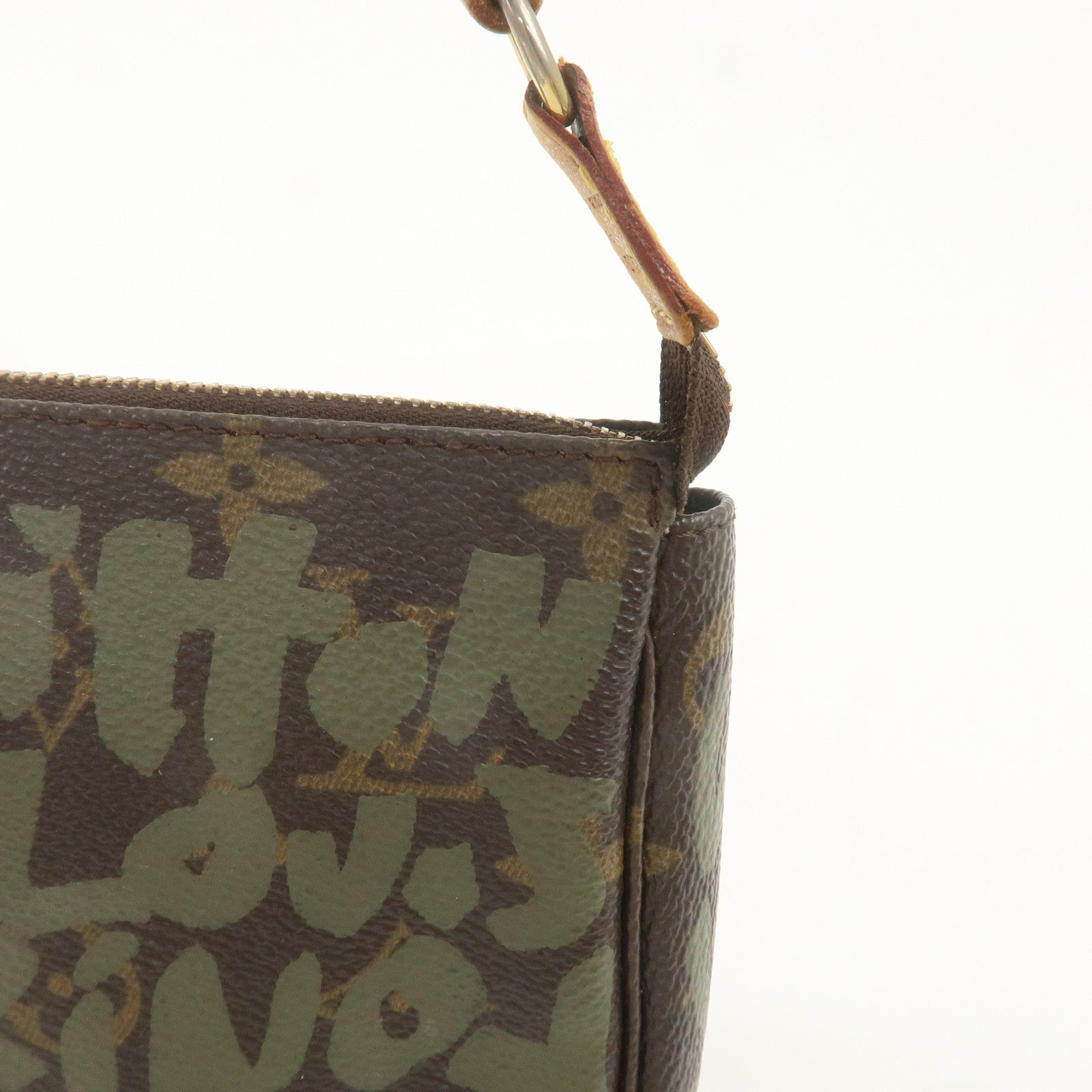 Louis Vuitton Monogram Graffiti Pochette Accessoires M92191