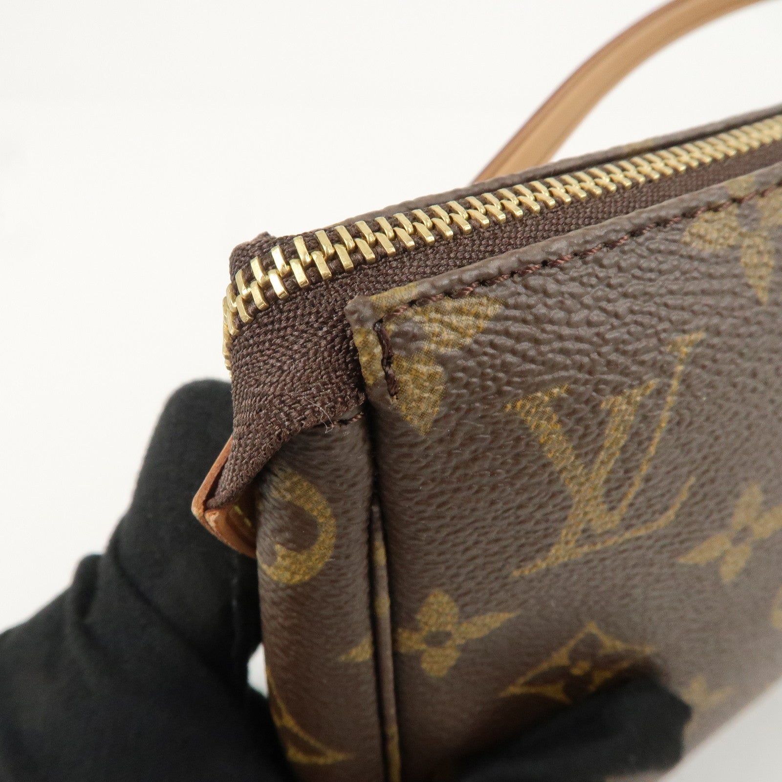 Louis Vuitton Monogram Pochette Accessoires Pouch M51980