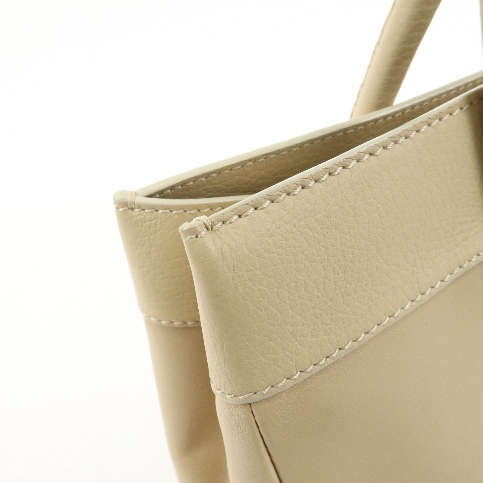 TOD
S Logo Leather Tote Bag Hand Bag Beige Cream