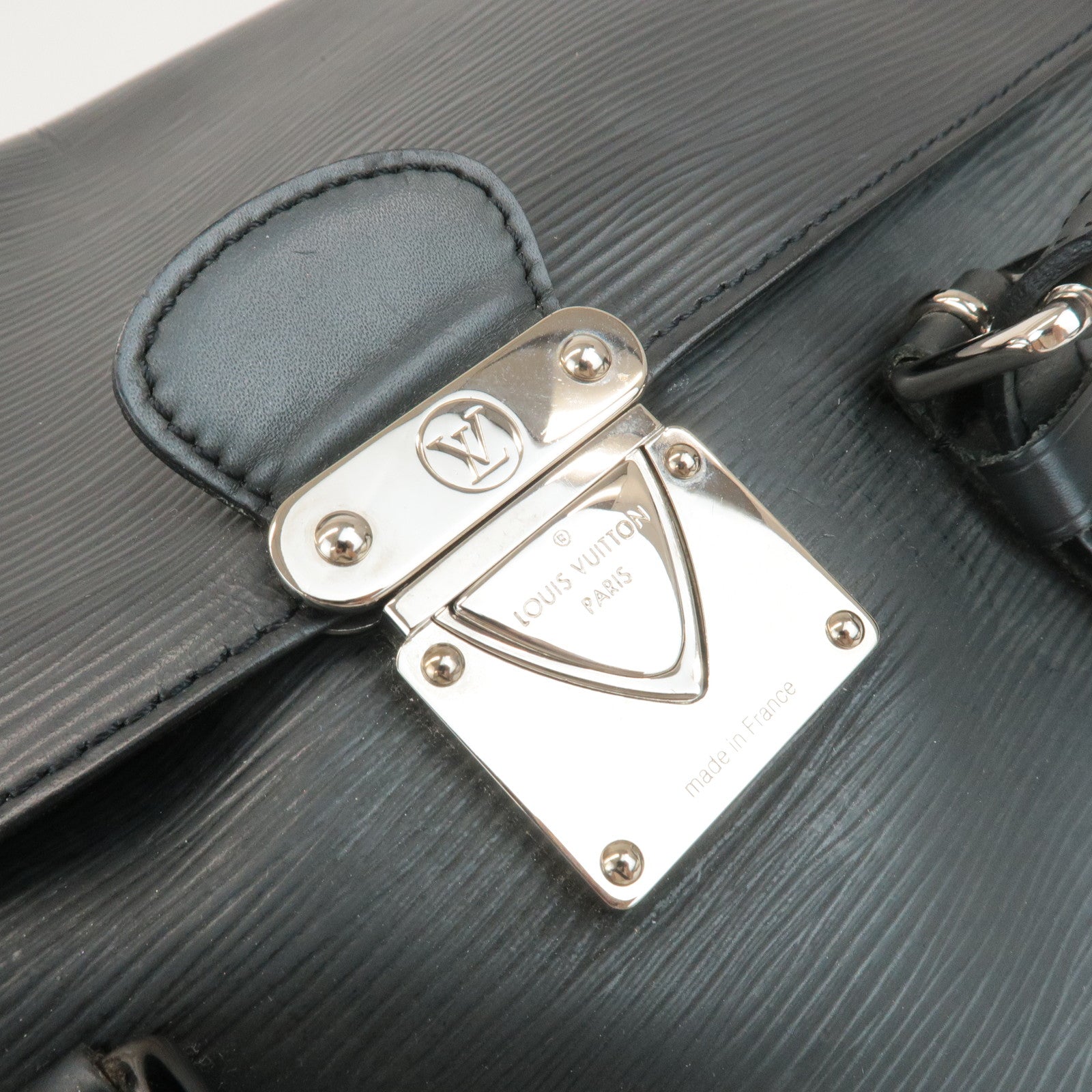 Louis Vuitton Epi Segur MM Shoulder Bag Noir Black M58862