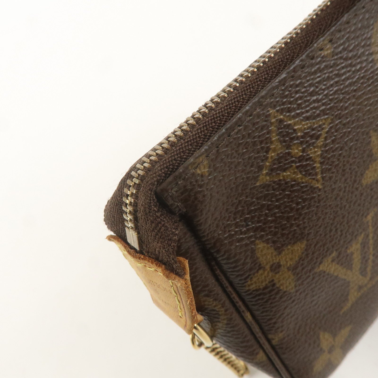 Louis Vuitton Monogram Mini Pochette Accessoires Pouch M58009