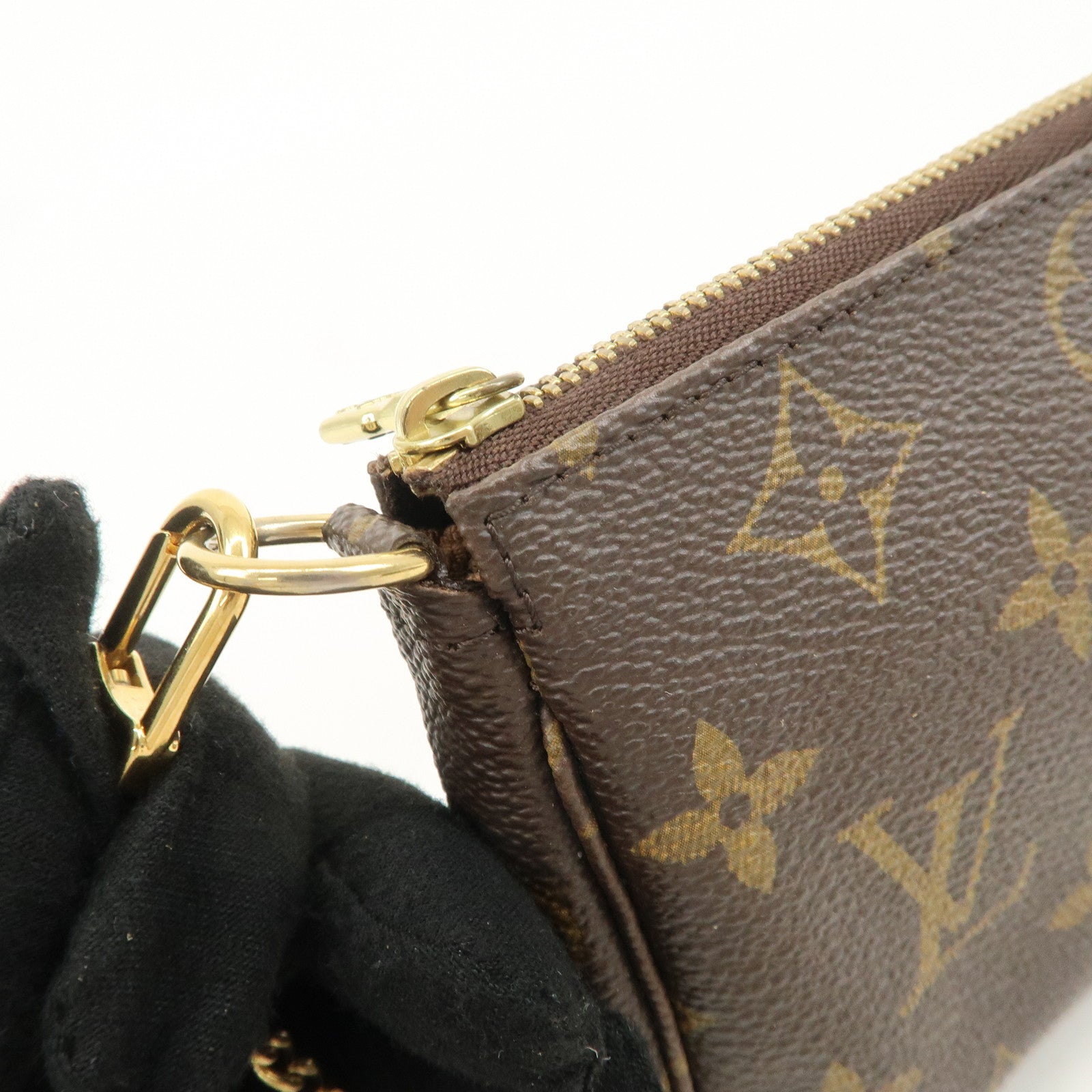 Louis Vuitton Monogram Mini Pochette Accessoires Pouch M58009