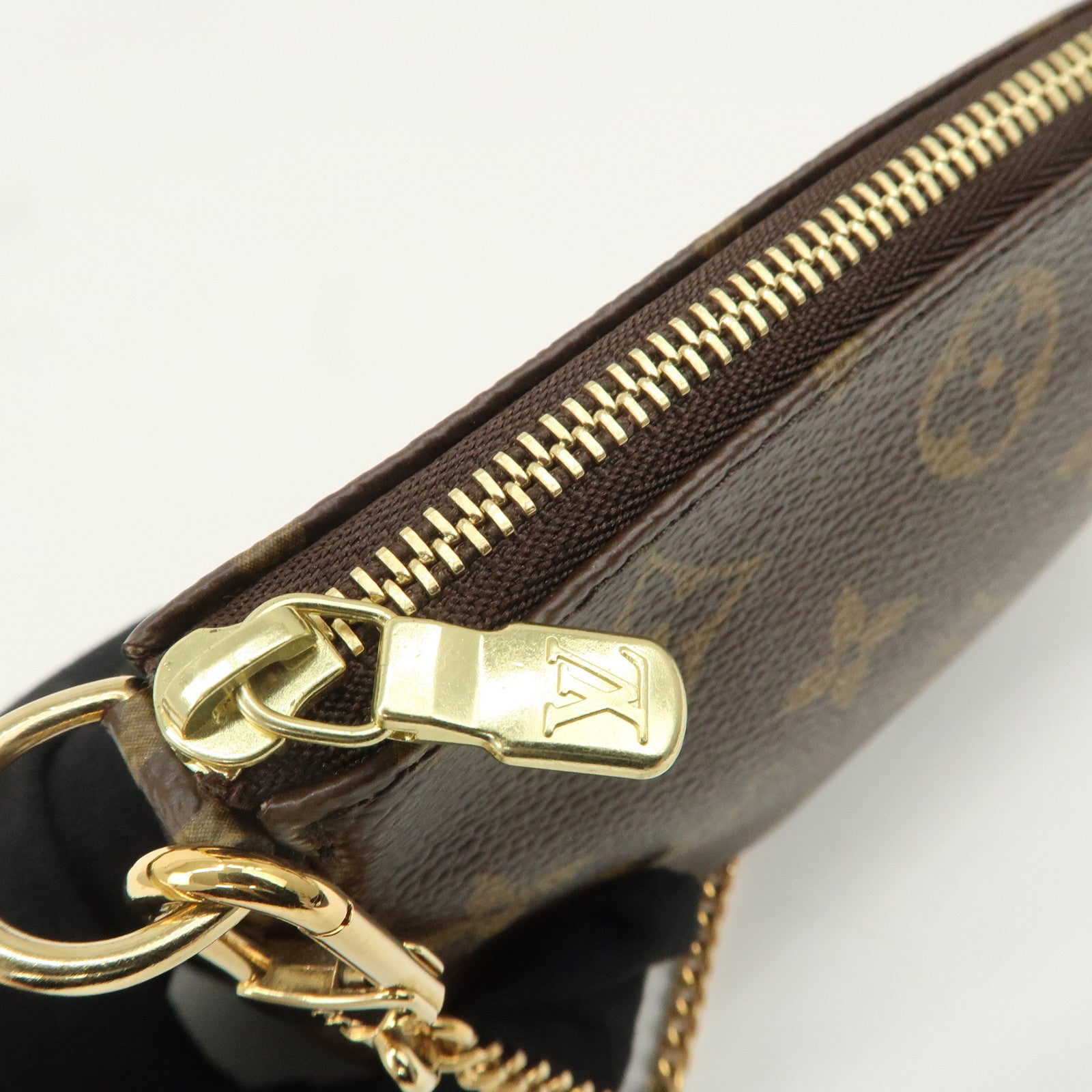 Louis Vuitton Monogram Mini Pochette Accessoires Pouch M58009