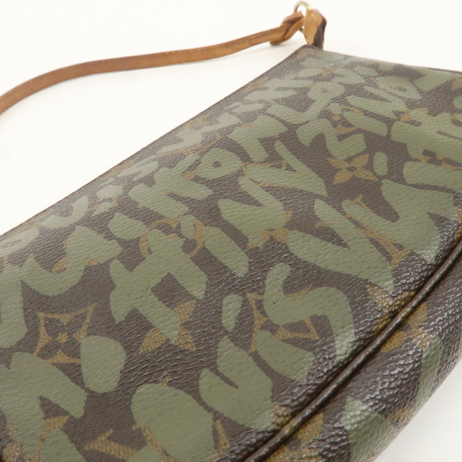 Louis Vuitton Monogram Graffiti Pochette Accessoires M92191