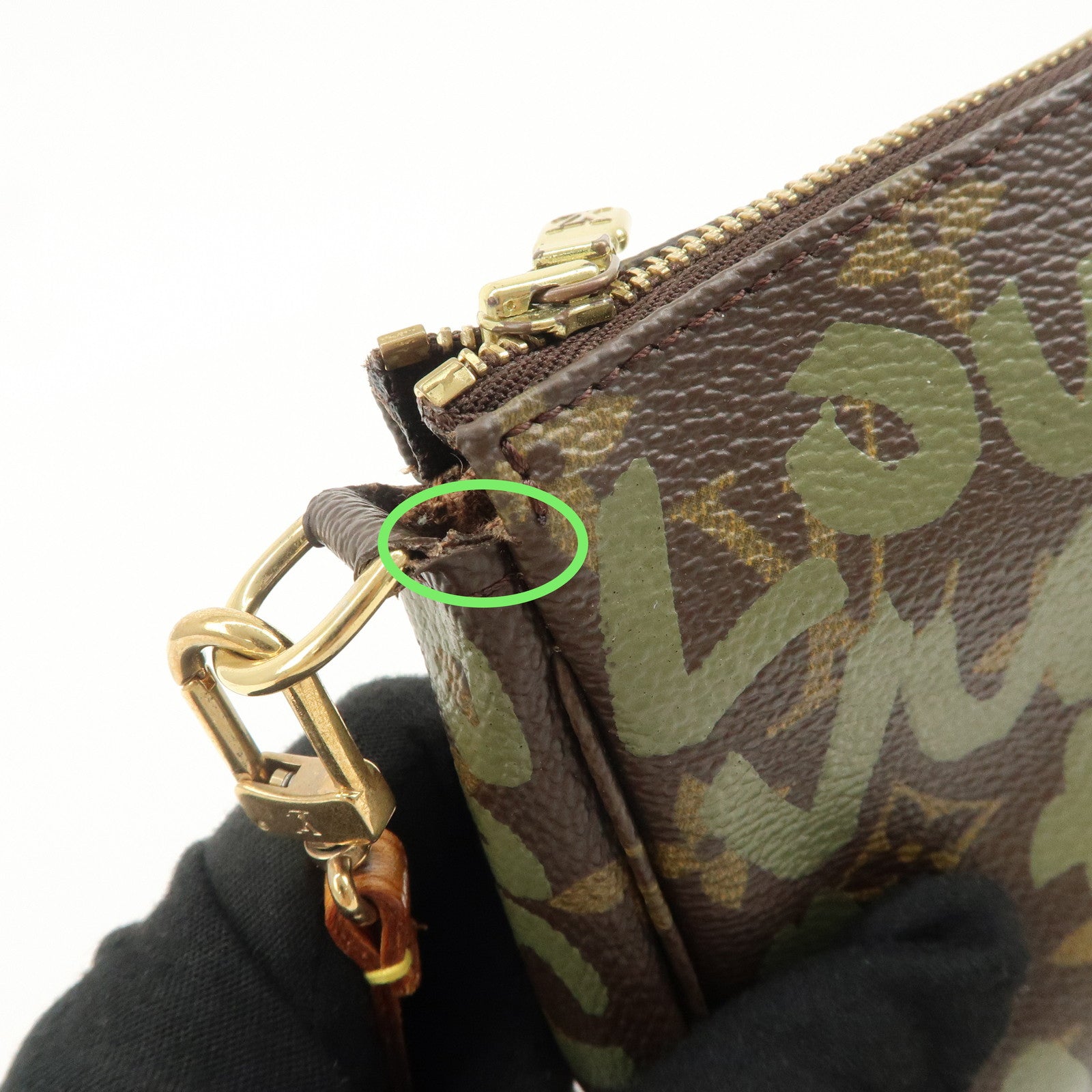 Louis Vuitton Monogram Graffiti Pochette Accessoires M92191