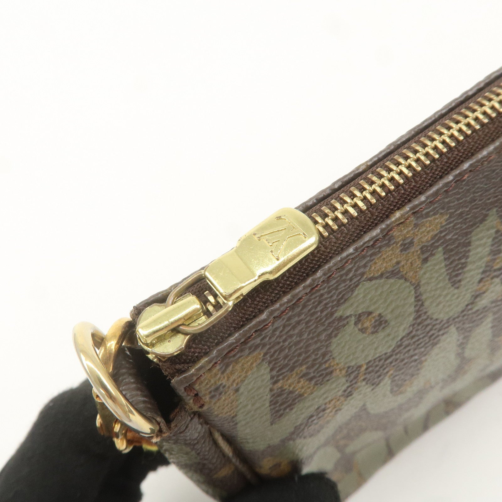 Louis Vuitton Monogram Graffiti Pochette Accessoires M92191