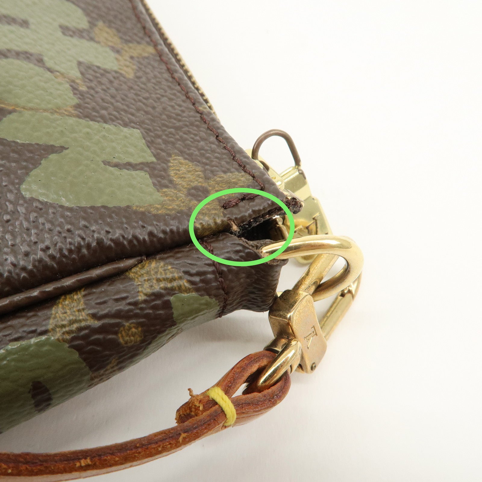 Louis Vuitton Monogram Graffiti Pochette Accessoires M92191