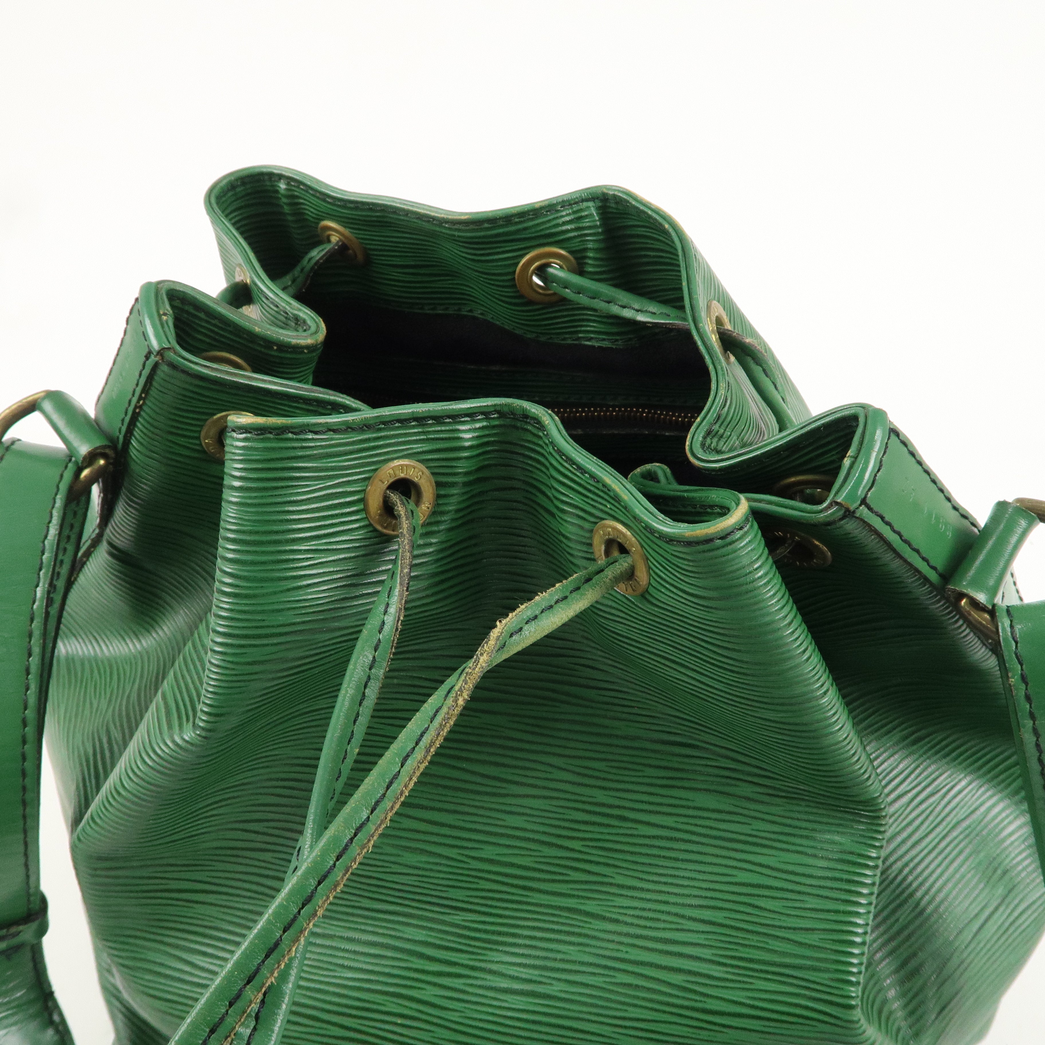 Louis Vuitton Epi Petit Noe Leather Shoulder Bag Green M44104