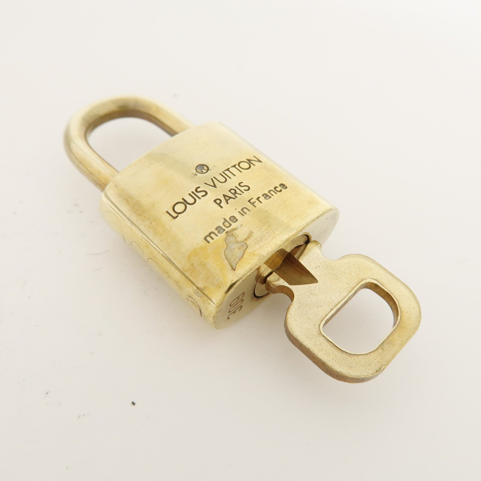 Louis Vuitton Set of 10 Lock 
Key Cadena Key Lock Metal Gold