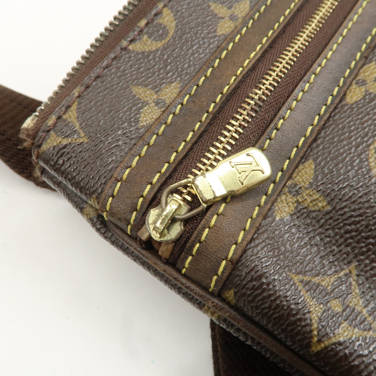 Louis Vuitton Monogram Pochette Bosphore Shoulder Bag M40044