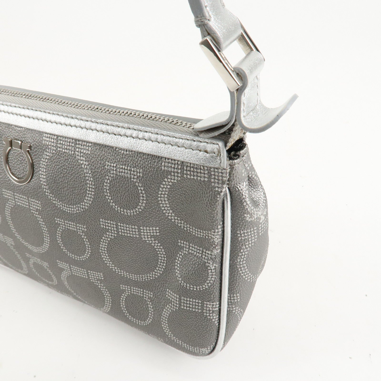 Ferragamo Gancini Leather One Shoulder Bag Silver Silver Hardware Used