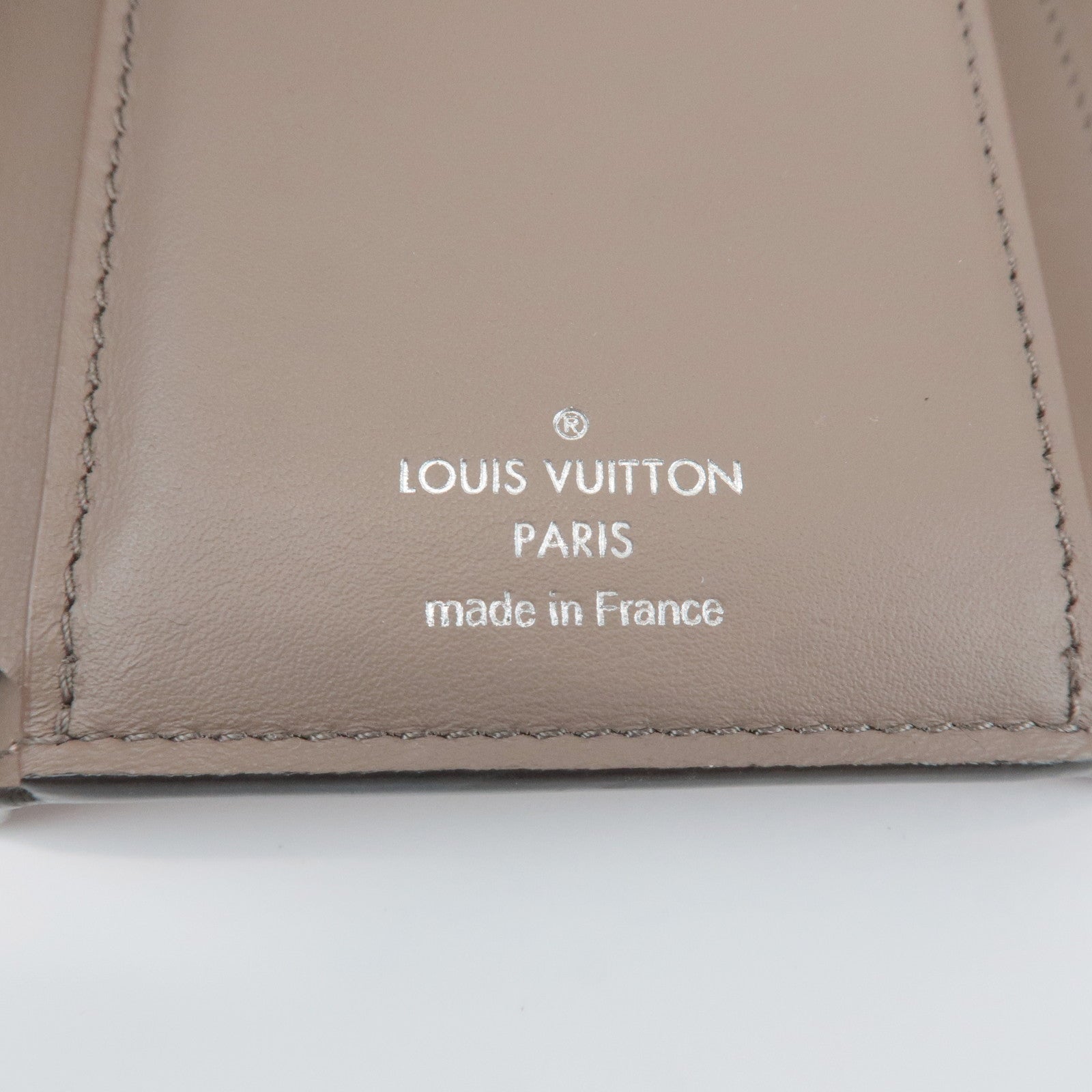 Louis Vuitton Portefeuille Capucines Compact Wallet M62156 Used