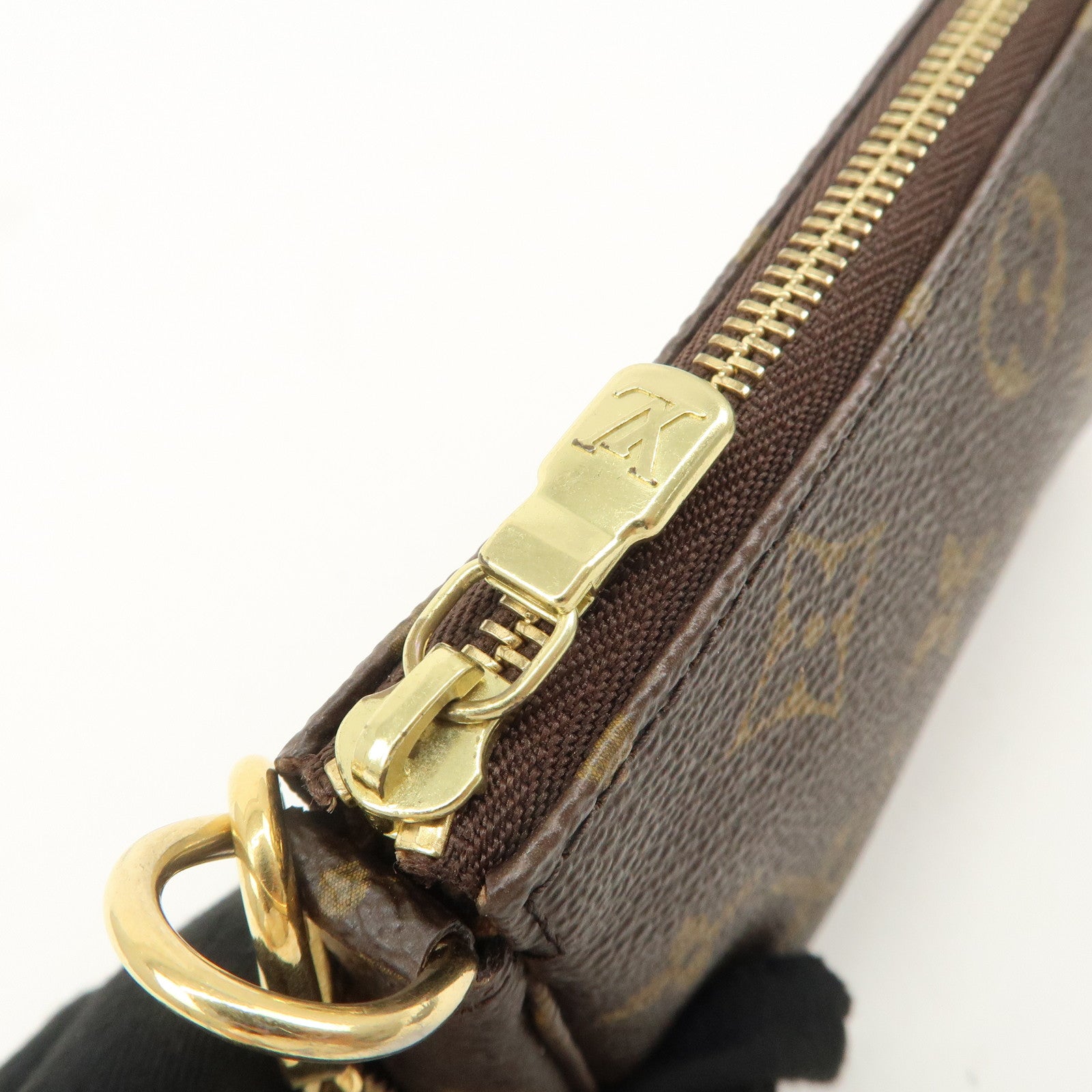 Louis Vuitton Monogram Mini Pochette Accessoires Pouch M58009