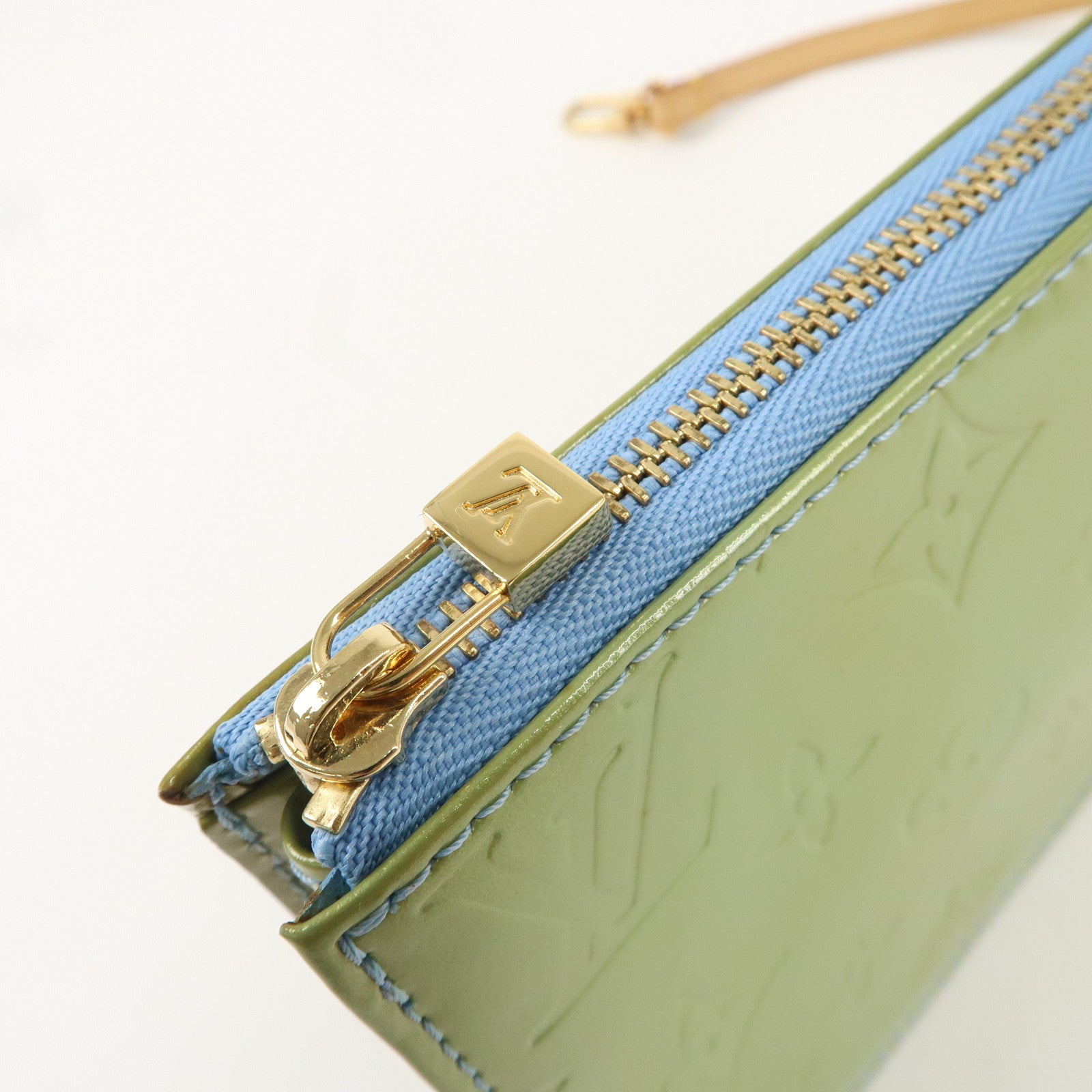 Louis Vuitton Monogram Vernis Lexington Pouch Baby Blue M91011