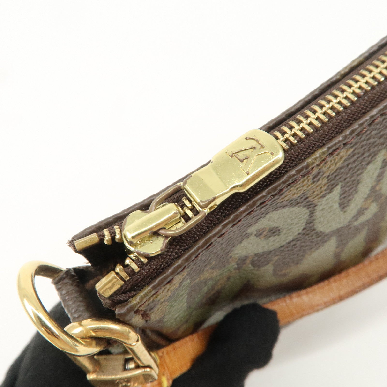 Louis Vuitton Monogram Graffiti Pochette Accessoires M92191