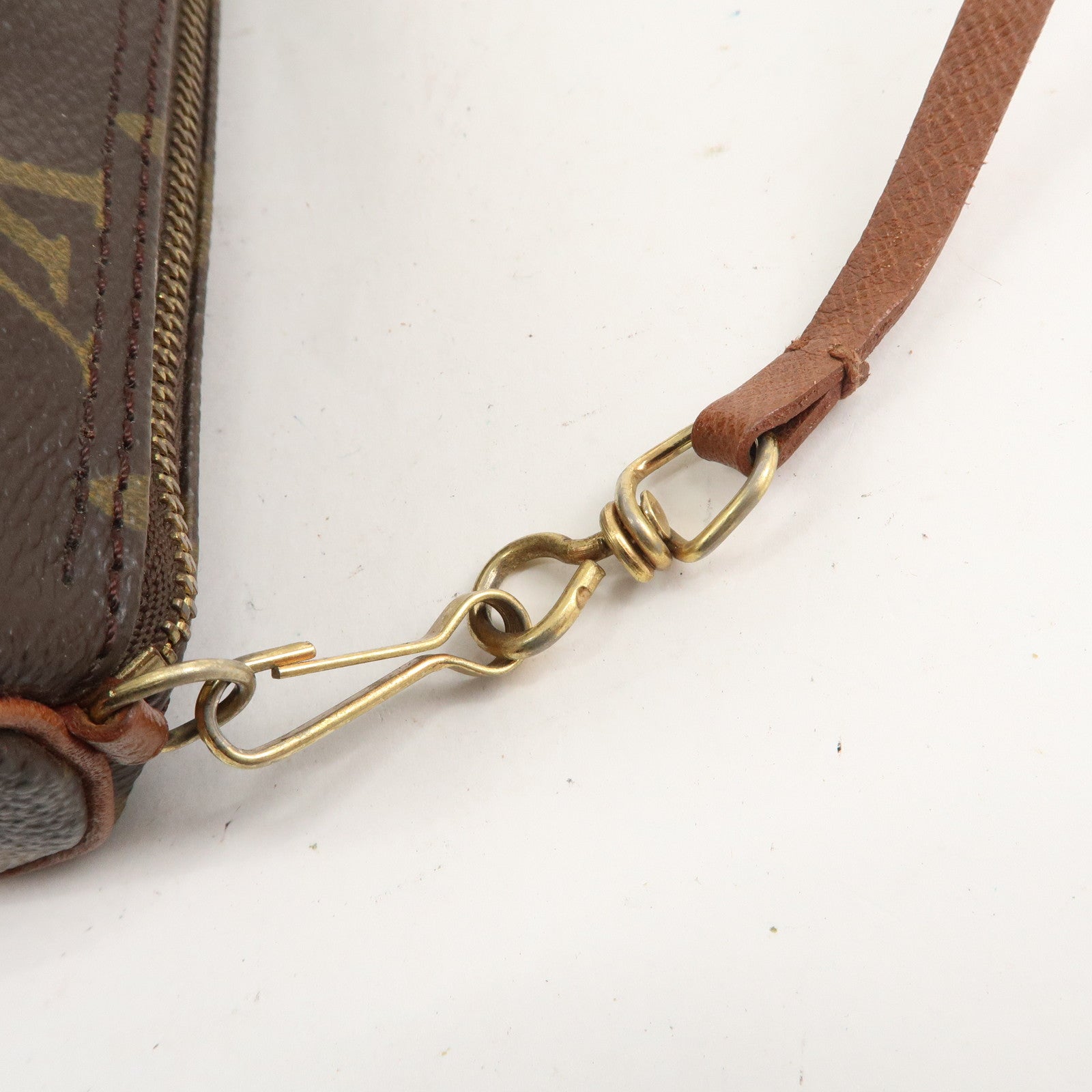 Louis Vuitton Monogram Papillon 30 Hand Bag 
Pouch Brown M51365