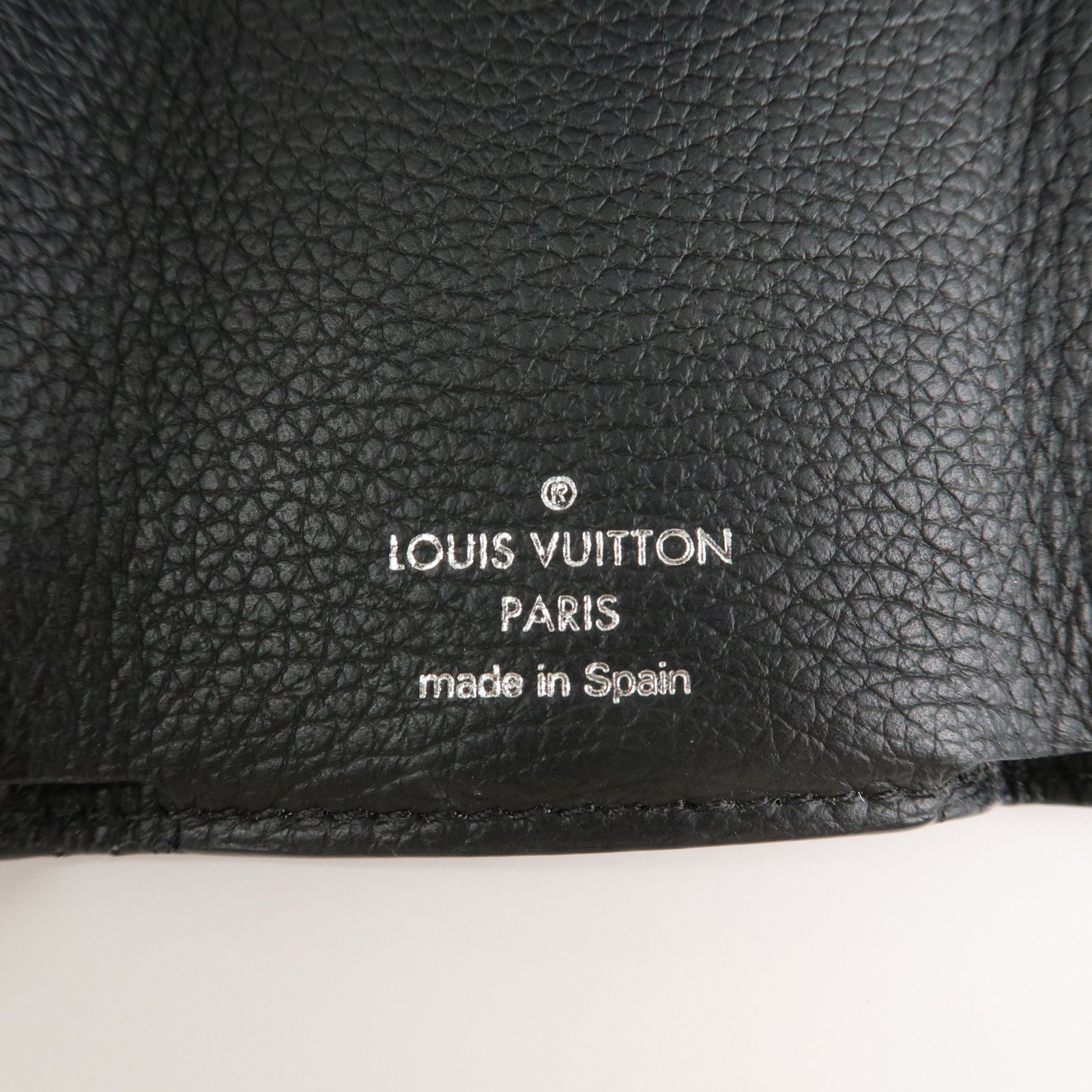 Louis Vuitton Lock Me Portefeuille Lock Mini Wallet Noir M63921