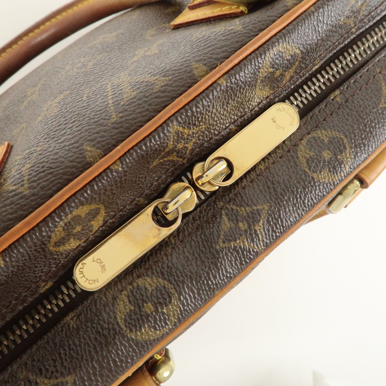 Louis Vuitton Monogram Manhattan PM Hand Bag Brown M40026