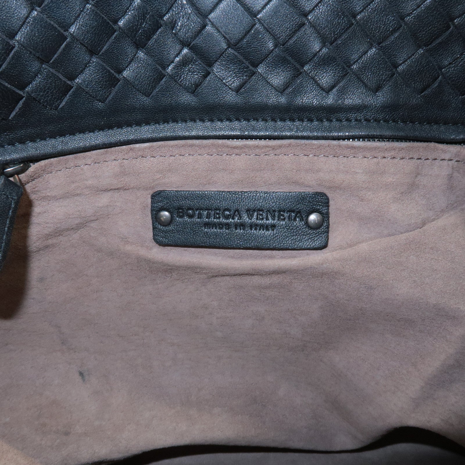 BOTTEGA VENETA Intrecciato Leather Medium Garda Bag Black 179320