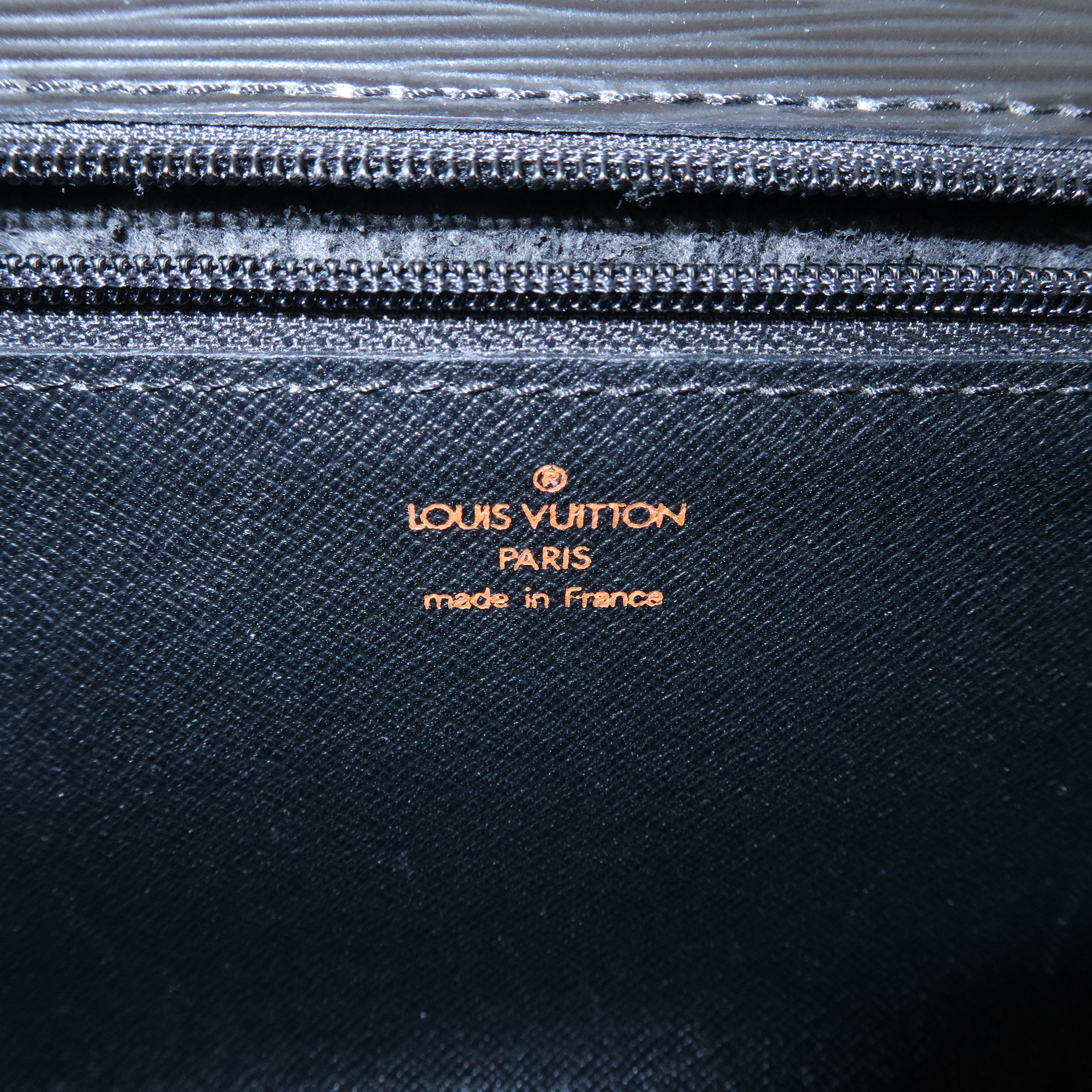 Louis Vuitton Epi Leather Chaillot Clutch Bag Black M52532