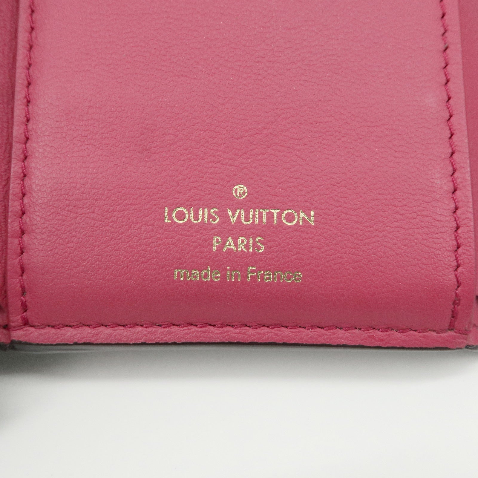 Louis Vuitton Portefeuille Capucines Compact Wallet M62157