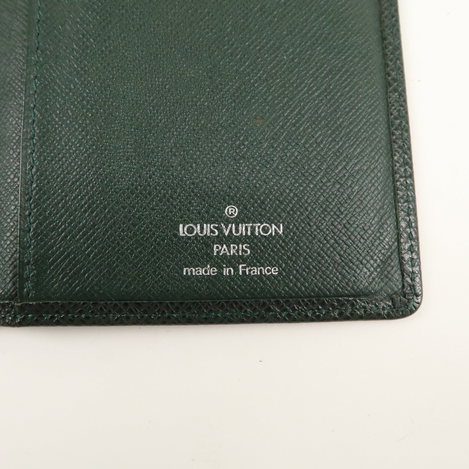 Louis Vuitton Taiga Porte Cartes Credit Bi-fold Wallet M31008