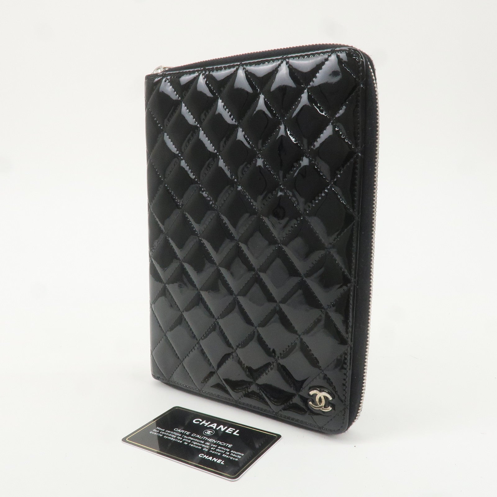 CHANEL Matelasse Patent Leather Round Zipper Notebook Cover