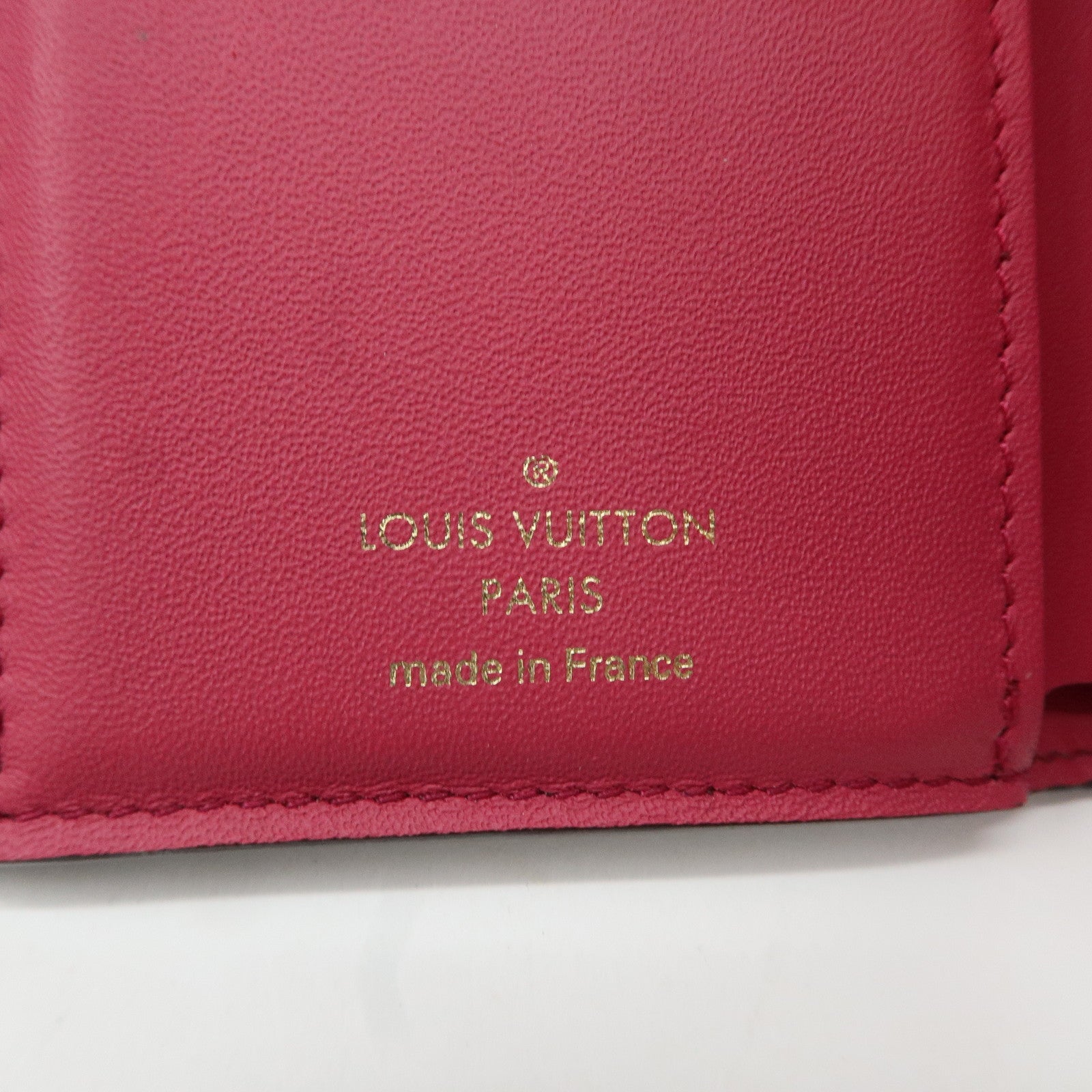 Louis Vuitton Portefeuille Capucines Compact Wallet M62157