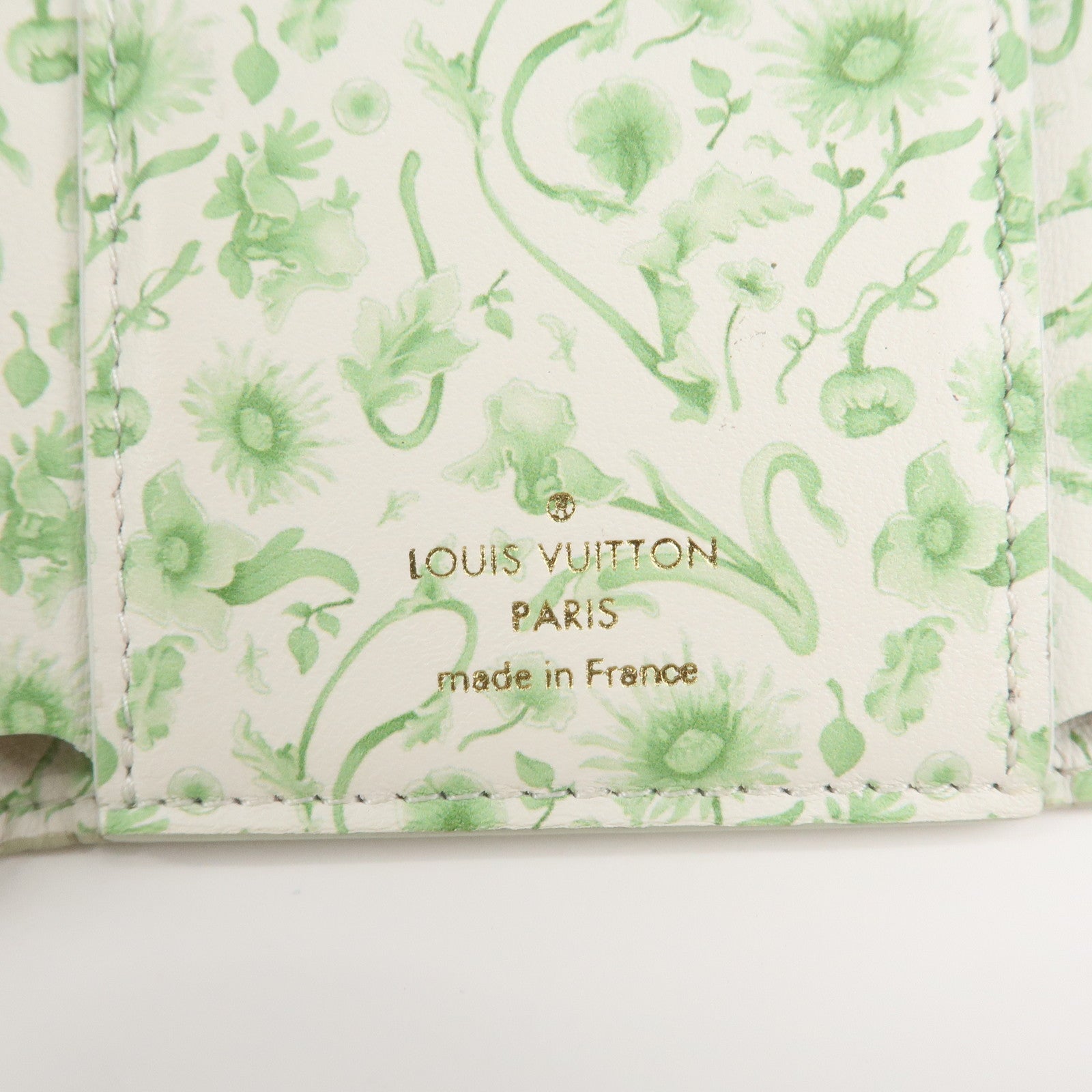 Louis Vuitton Lock Me Portefeuille Capucines Compact Wallet M82009