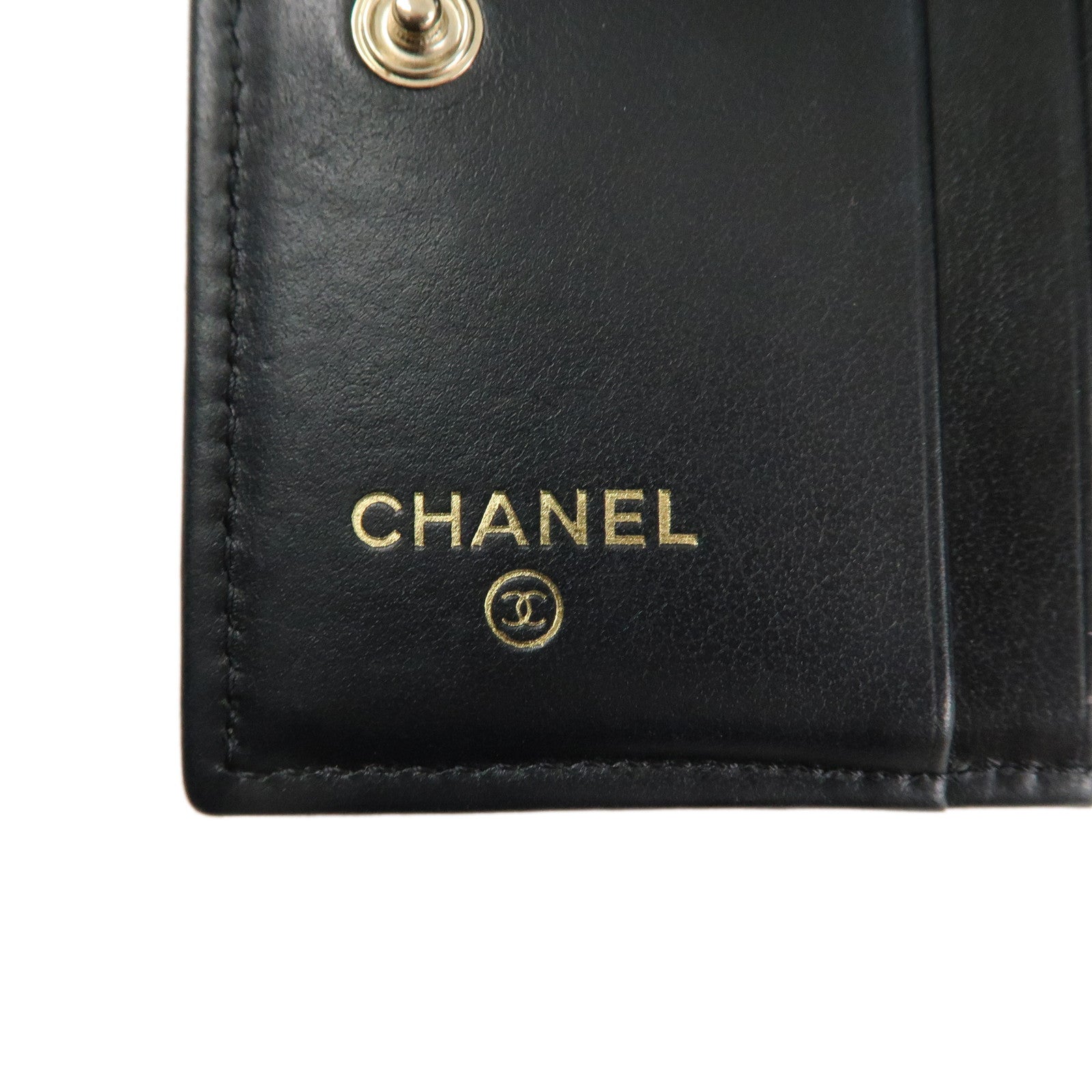 CHANEL Matelasse Caviar Skin Bi-fold Wallet Black Gold Hardware